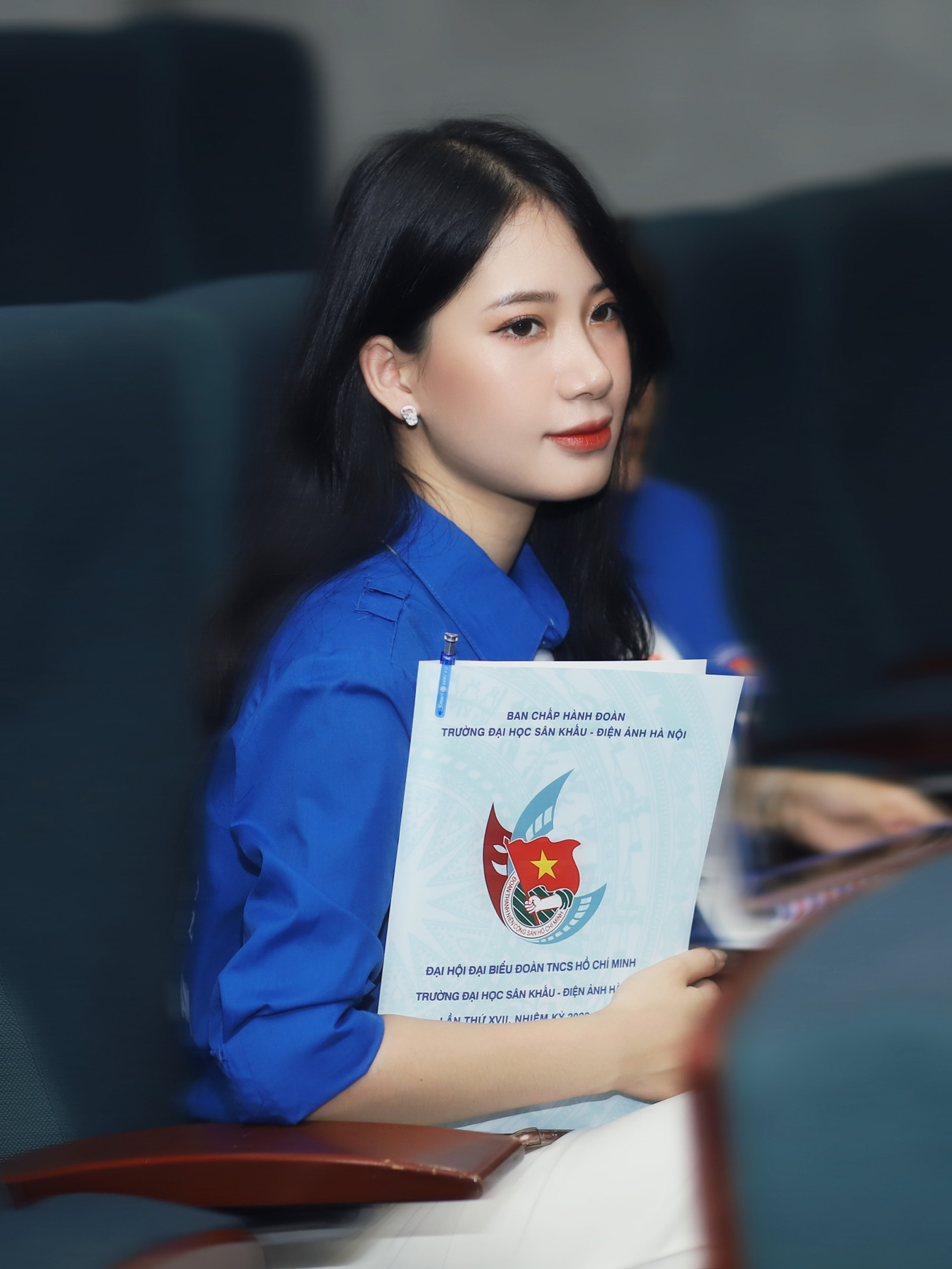 Ở trường Đại học, Ánh Chi là một thành viên tích cực trong công tác của Đoàn, phong trào thanh niên. Ở trường Đại học, Ánh Chi là một thành viên tích cực trong công tác của Đoàn, phong trào thanh niên.