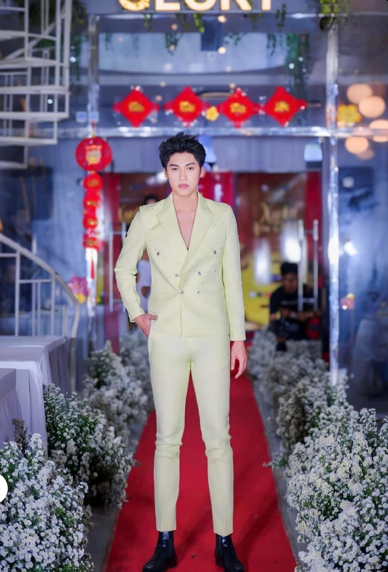 Tấn Hậu tin rằng, dù gặp phải khó khăn nào, việc giữ cho tâm trí thoải mái và tìm kiếm giải pháp sẽ tốt hơn là chìm đắm trong buồn bã.