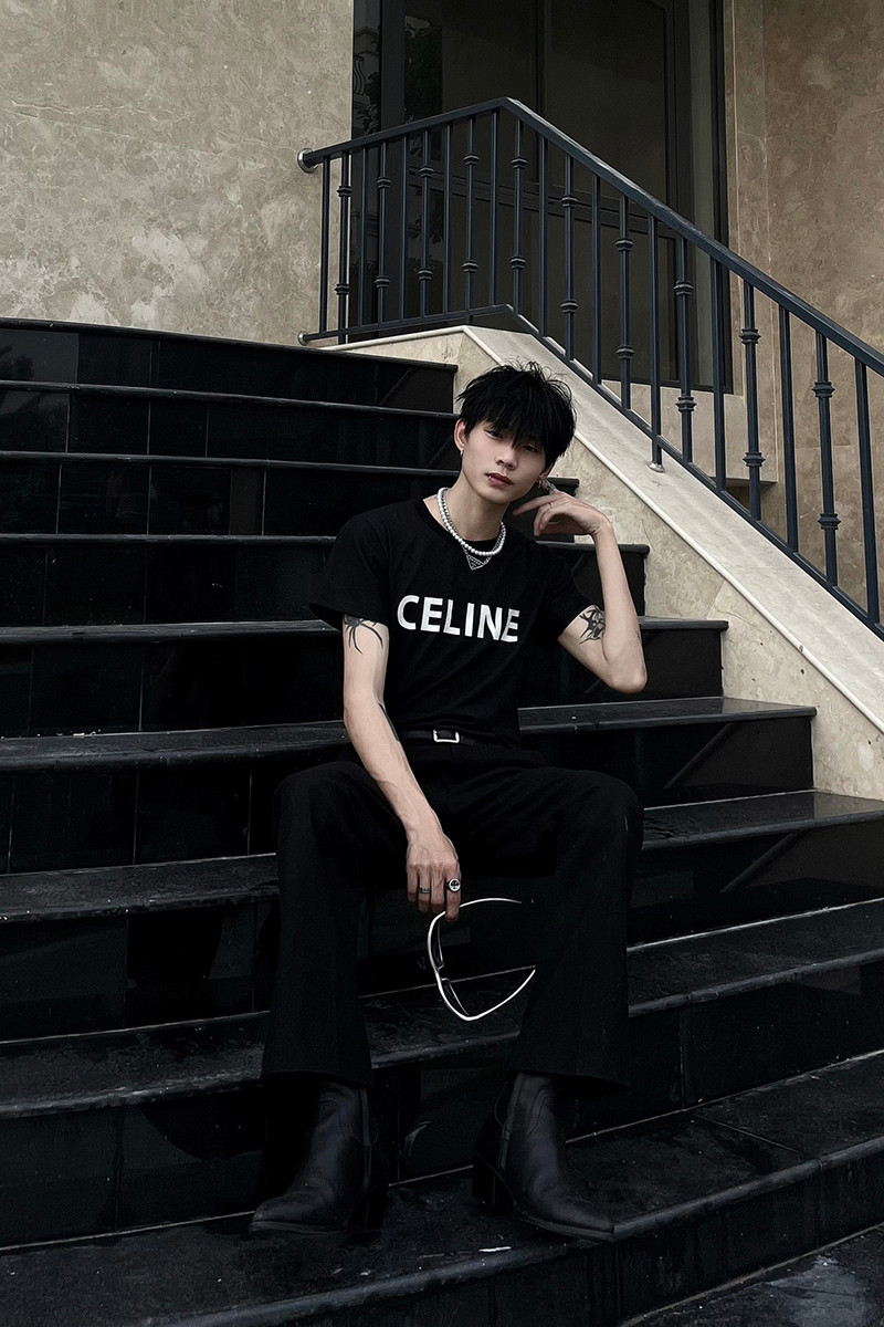 Minh Hưng hiện đang là người mẫu ảnh, Tiktoker và là một barista tại Thành phố Hồ Chí Minh.