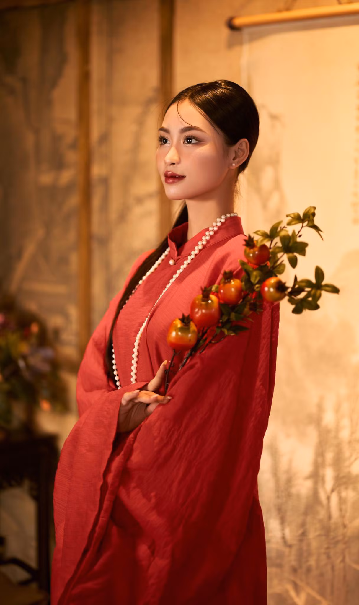 Uyên Phụng mang đến mùa Tết sự hoài cổ, xen lẫn một chút hiện đại.
