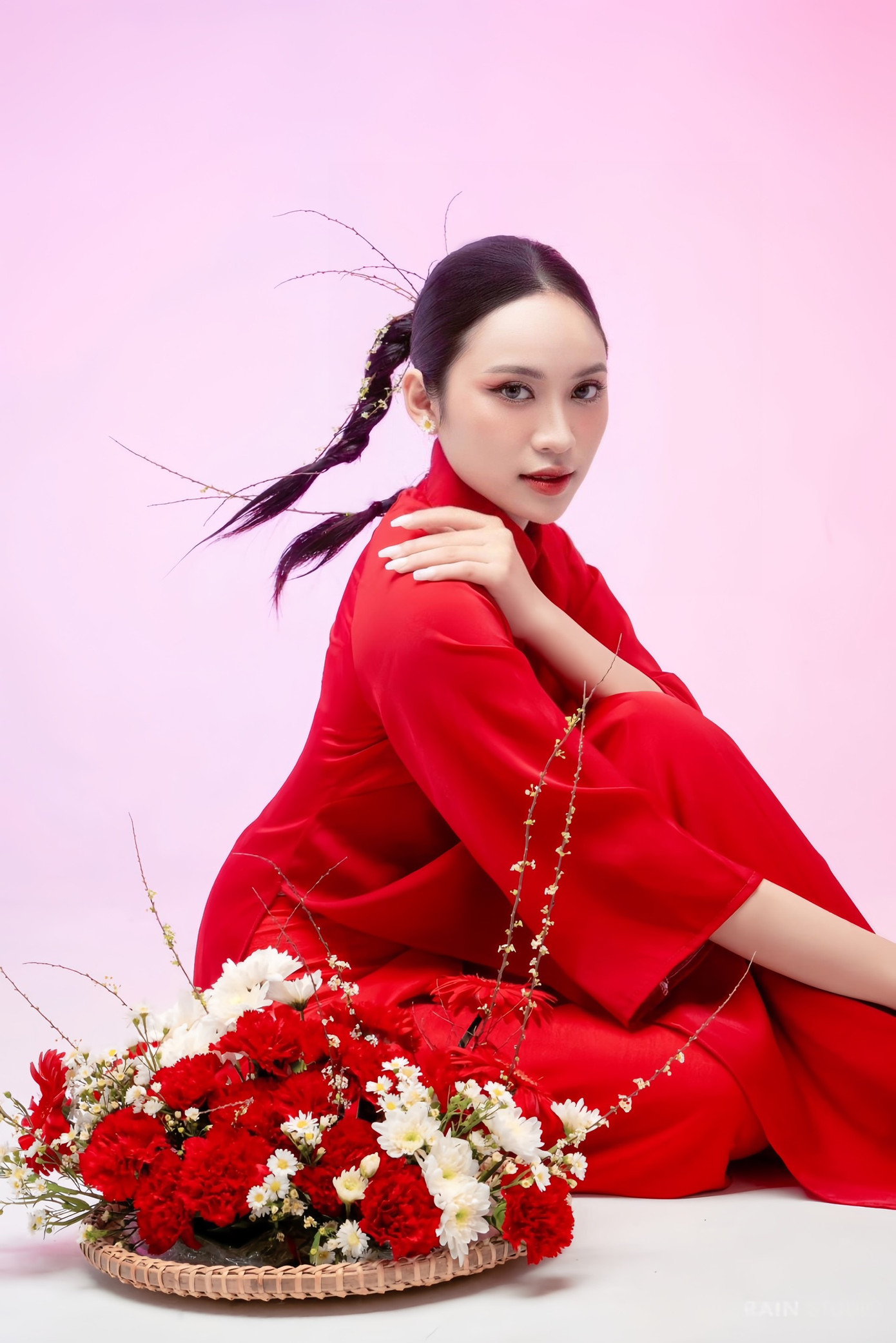 Nguyễn Trà My hiện đang được biết đến là người mẫu ảnh tự do.