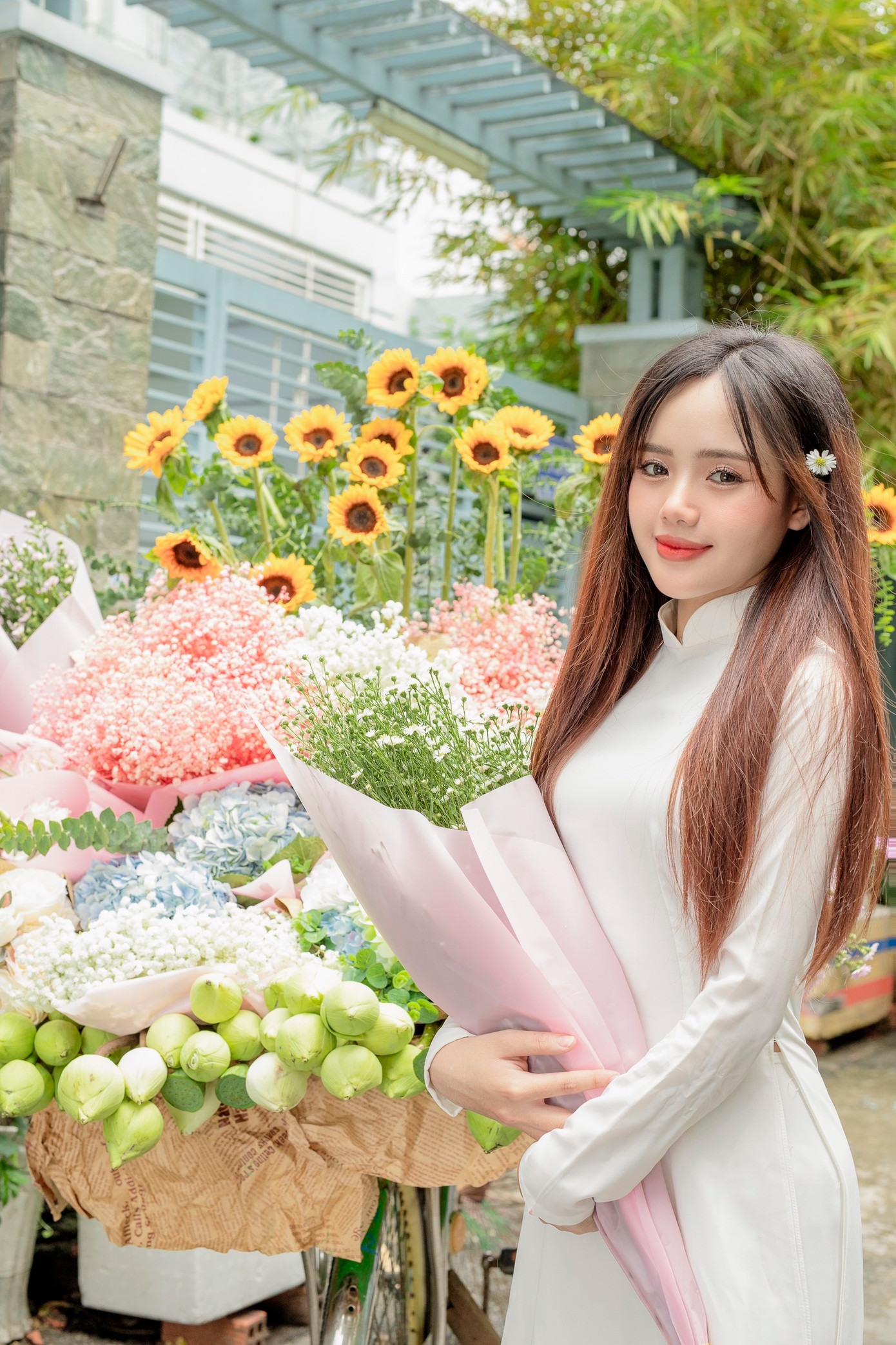 Vì là vừa học vừa làm, vậy nên Khánh Linh cũng gặp phải tương đối nhiều khó khăn. Vì là vừa học vừa làm, vậy nên Khánh Linh cũng gặp phải tương đối nhiều khó khăn.