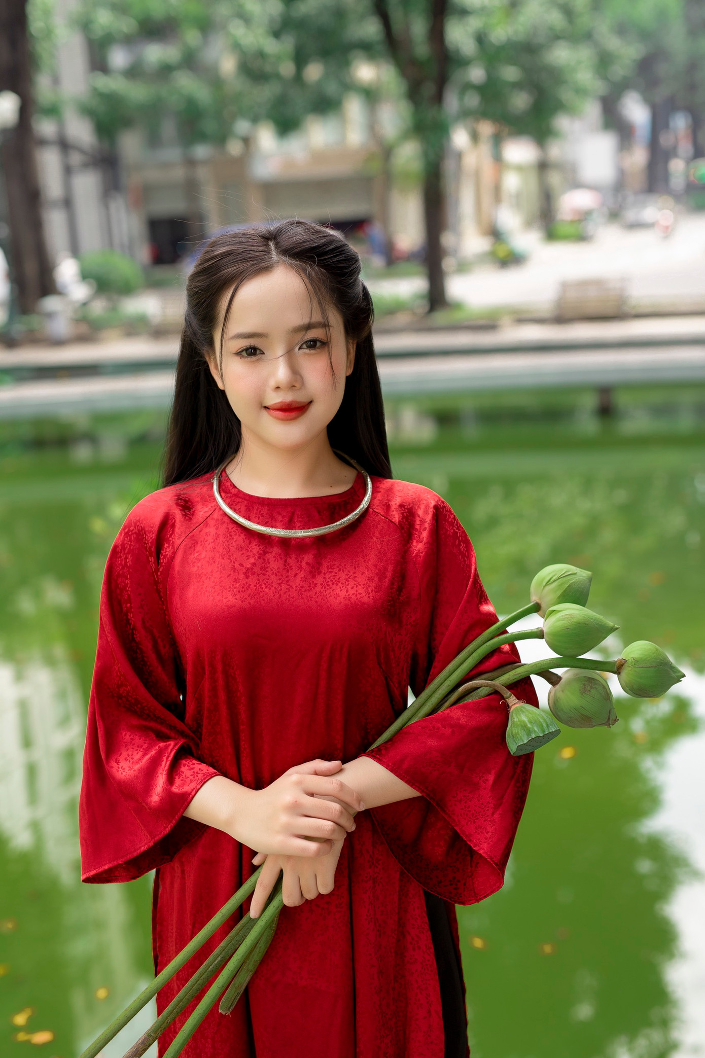 Bên cạnh công việc học, Khánh Linh còn được biết đến là người mẫu ảnh tự do. Bên cạnh công việc học, Khánh Linh còn được biết đến là người mẫu ảnh tự do.