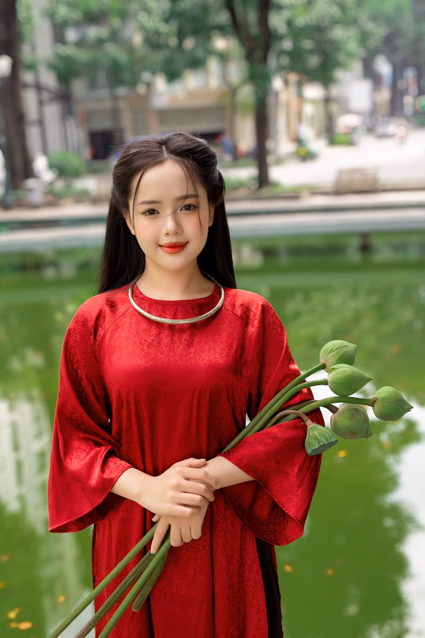 Bên cạnh công việc học, Khánh Linh còn được biết đến là người mẫu ảnh tự do.