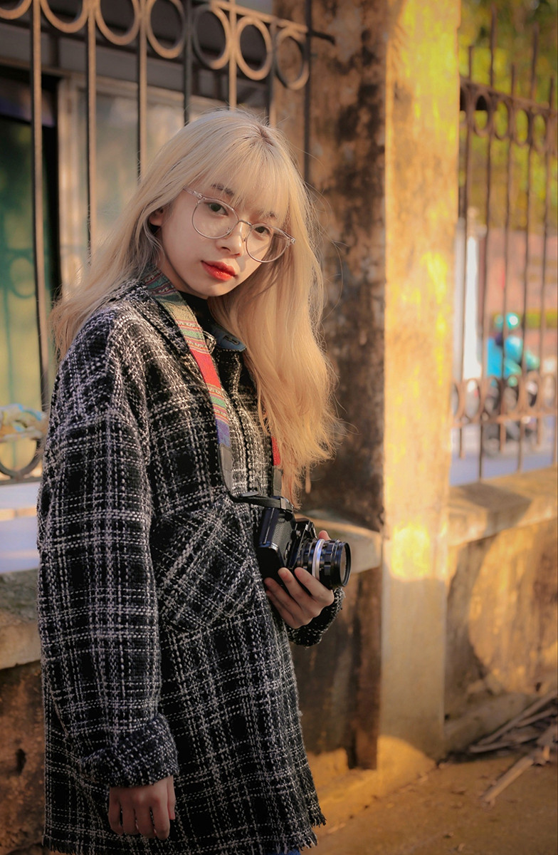 Là một cô gái có ngoại hình nhỏ nhắn, nhưng lại mang một cá tính rất mạnh, Nguyệt Minh không quản ngại khó khăn, vất vả của nghề để theo đuổi và thực hiện ước mơ.