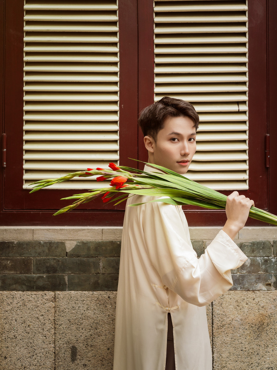 Với niềm yêu thích nhiếp ảnh từ nhỏ, Thăng Long mong muốn có được vị trí nhất định trong nghề. Với niềm yêu thích nhiếp ảnh từ nhỏ, Thăng Long mong muốn có được vị trí nhất định trong nghề.