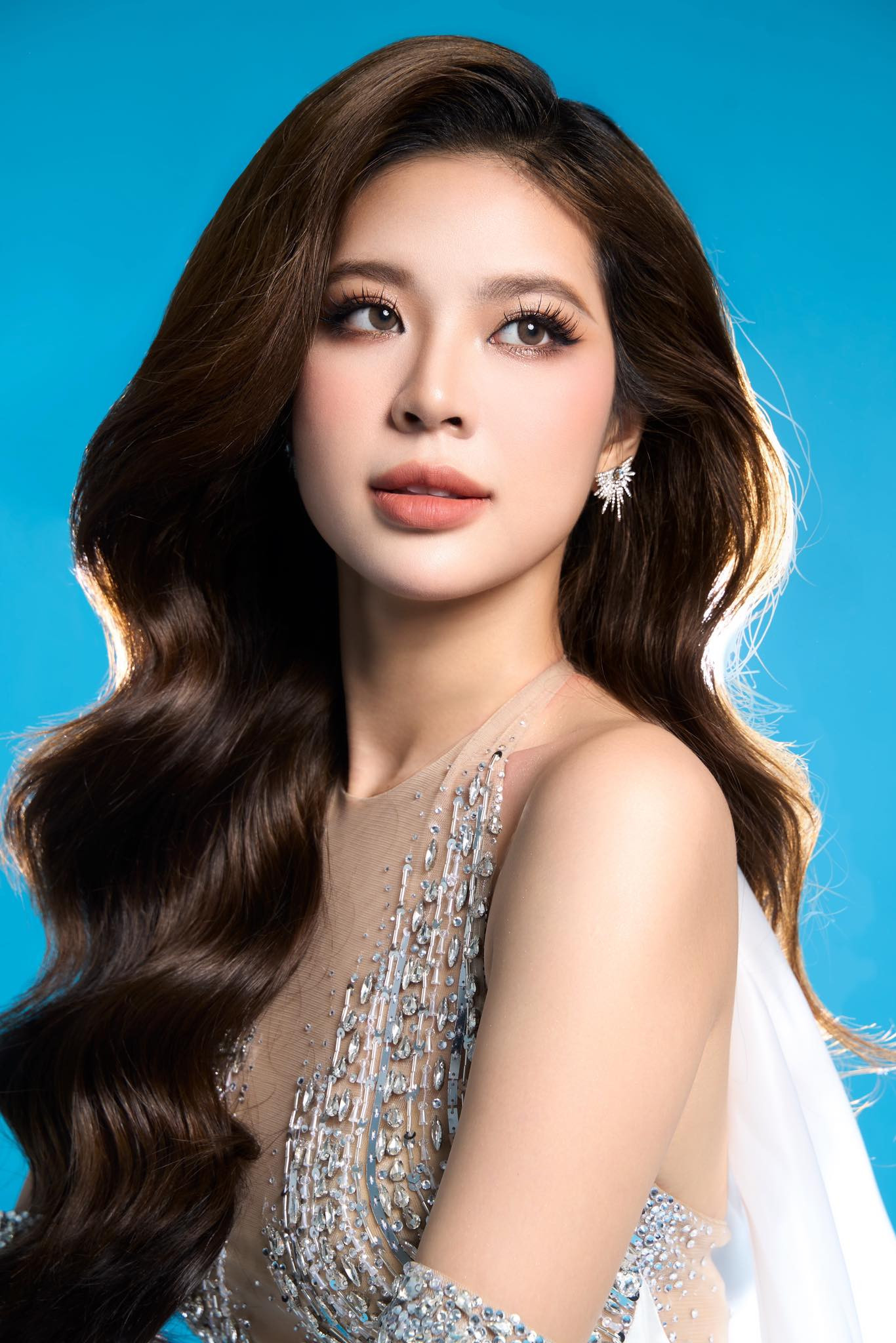 Hồ Thị Hoàng Huyên quan niệm rằng, một người đẹp không chỉ cần có nhan sắc mà còn phải có tri thức, kỹ năng và tấm lòng nhân ái. Hồ Thị Hoàng Huyên quan niệm rằng, một người đẹp không chỉ cần có nhan sắc mà còn phải có tri thức, kỹ năng và tấm lòng nhân ái.