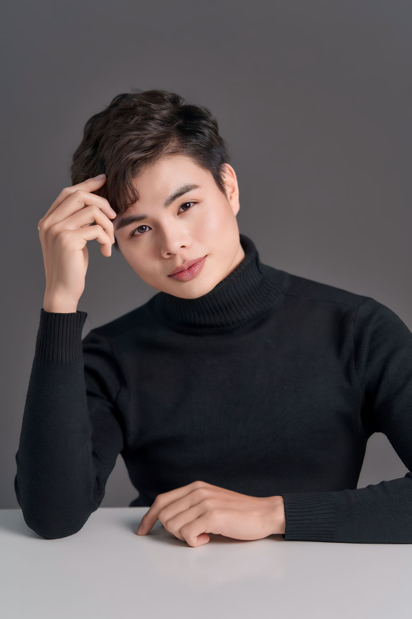 Ricmin Hoàng (sinh năm 2000) hiện đang là sinh viên của khoa Truyền thông đa phương tiện, chuyên ngành Báo chí tại Học viện Phụ nữ Việt Nam. Ricmin Hoàng (sinh năm 2000) hiện đang là sinh viên của khoa Truyền thông đa phương tiện, chuyên ngành Báo chí tại Học viện Phụ nữ Việt Nam.