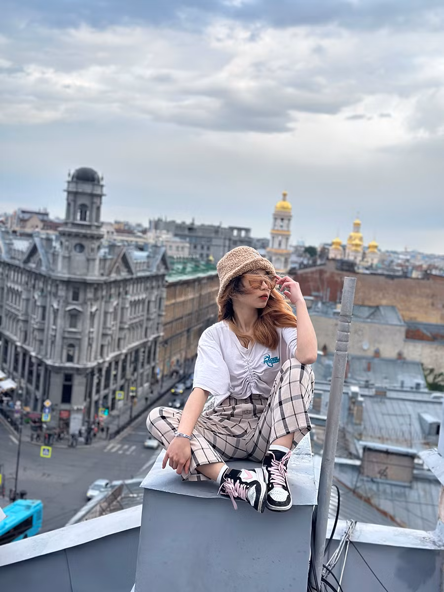 Nhật Vinh luôn cảm thấy may mắn và biết ơn khi có cơ hội được du học, tiếp cận với một nền giáo dục mới, “bỏ túi” cho mình nhiều trải nghiệm đáng nhớ. Nhật Vinh luôn cảm thấy may mắn và biết ơn khi có cơ hội được du học, tiếp cận với một nền giáo dục mới, “bỏ túi” cho mình nhiều trải nghiệm đáng nhớ.