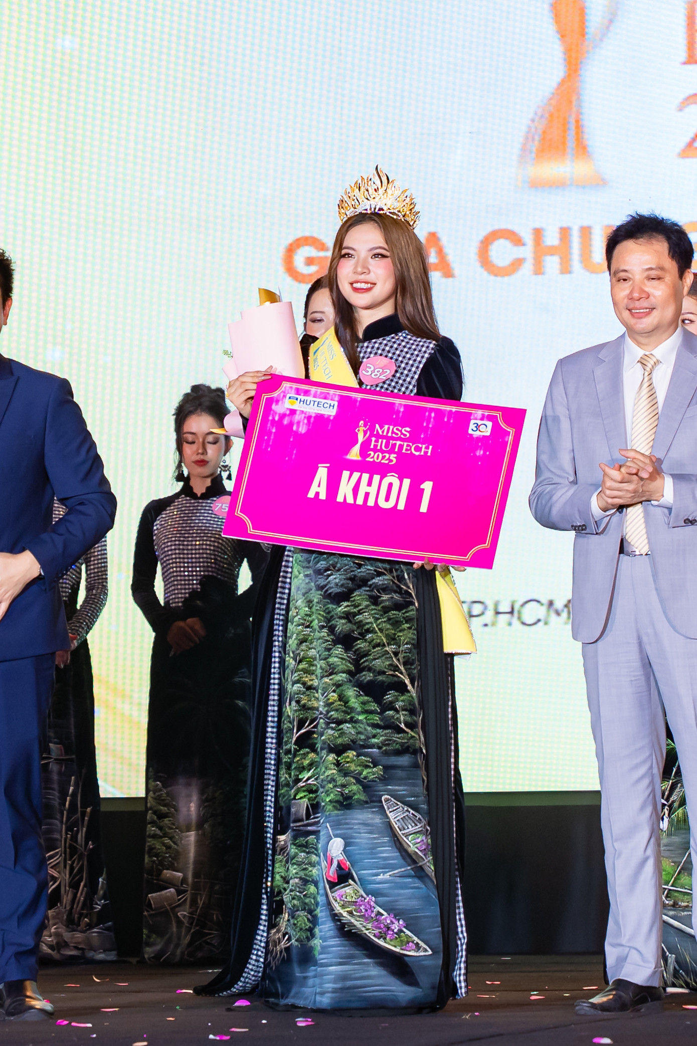 Hoàng Huyên thành công chinh phục danh hiệu Á Khôi 1 Miss HUTECH 2025. Hoàng Huyên thành công chinh phục danh hiệu Á Khôi 1 Miss HUTECH 2025.