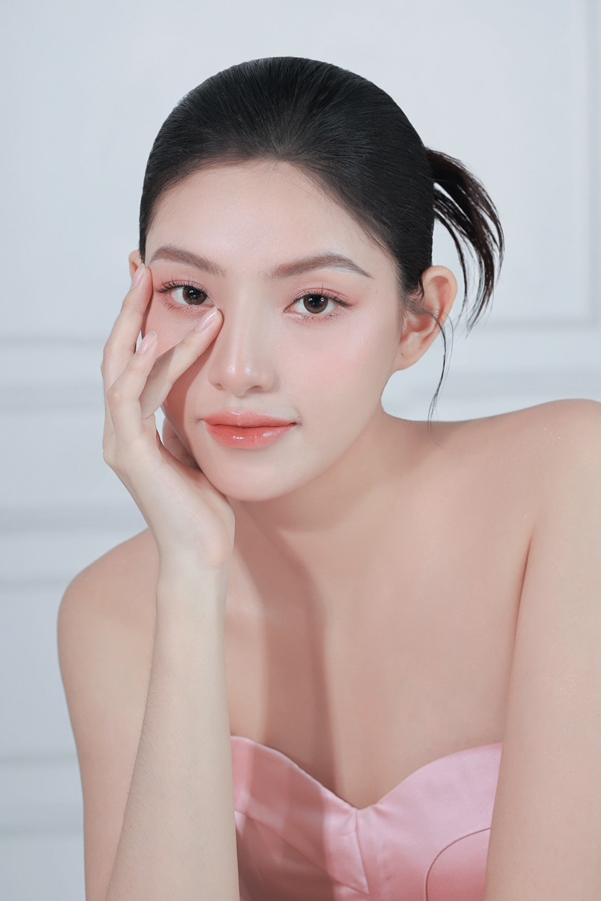 Vũ Thị Thu Trang (sinh năm 1999) được biết đến là người mẫu ảnh tự do. Vũ Thị Thu Trang (sinh năm 1999) được biết đến là người mẫu ảnh tự do.