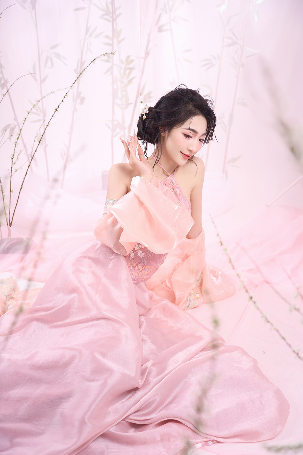 Đối với Thu Thủy, Tết Nguyên đán không chỉ là ngày lễ, mà còn là một hành trình trở về với cội nguồn, nơi mình sinh ra và lớn lên. Đối với Thu Thủy, Tết Nguyên đán không chỉ là ngày lễ, mà còn là một hành trình trở về với cội nguồn, nơi mình sinh ra và lớn lên.