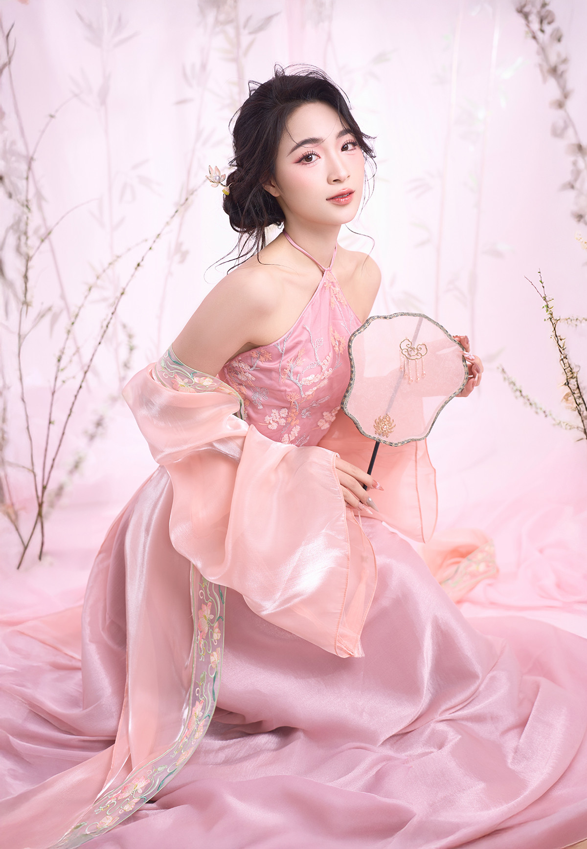 Tết Nguyên đán mang nhiều ý nghĩa sâu xa và tính thiêng liêng, trang trọng trong lòng Thu Thủy. Tết Nguyên đán mang nhiều ý nghĩa sâu xa và tính thiêng liêng, trang trọng trong lòng Thu Thủy.