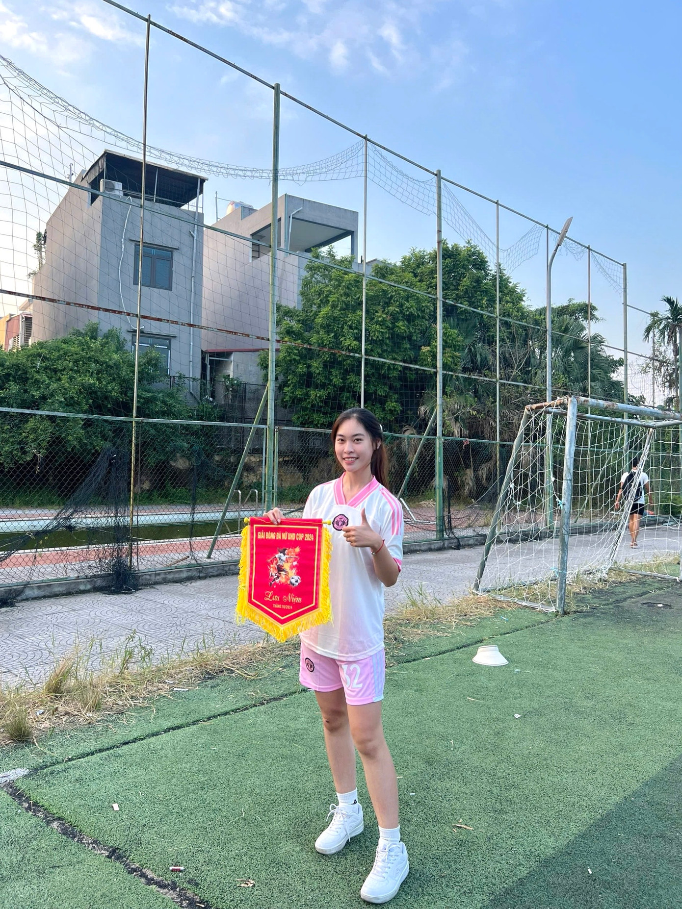 Việc tham gia các hoạt động ngoại khóa không chỉ giúp Trang trở nên tự tin hơn mà còn mang đến cho cô những trải nghiệm quý báu. Việc tham gia các hoạt động ngoại khóa không chỉ giúp Trang trở nên tự tin hơn mà còn mang đến cho cô những trải nghiệm quý báu.