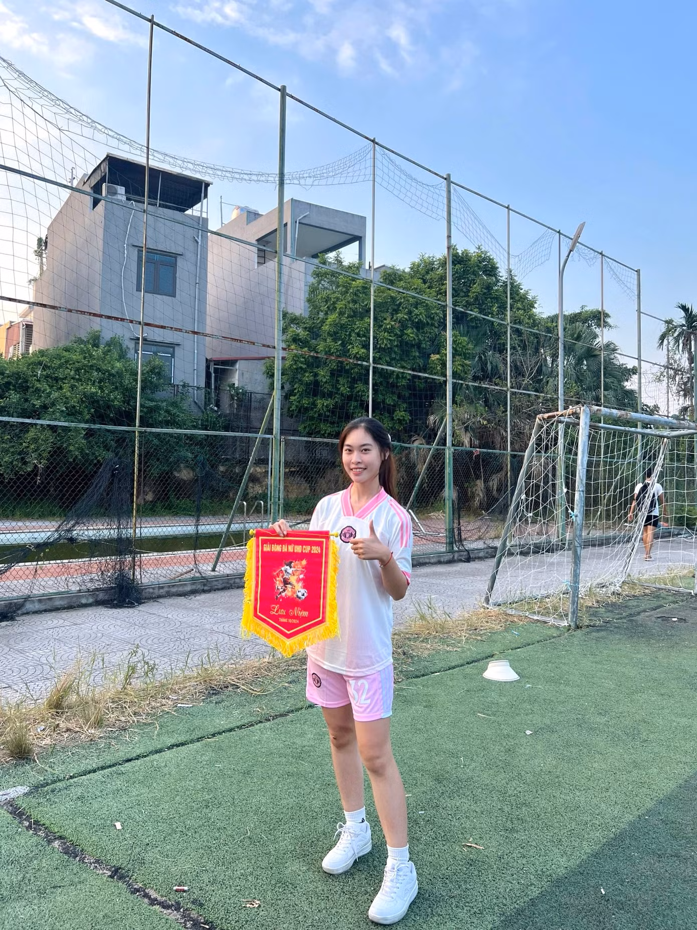 Việc tham gia các hoạt động ngoại khóa không chỉ giúp Trang trở nên tự tin hơn mà còn mang đến cho cô những trải nghiệm quý báu.