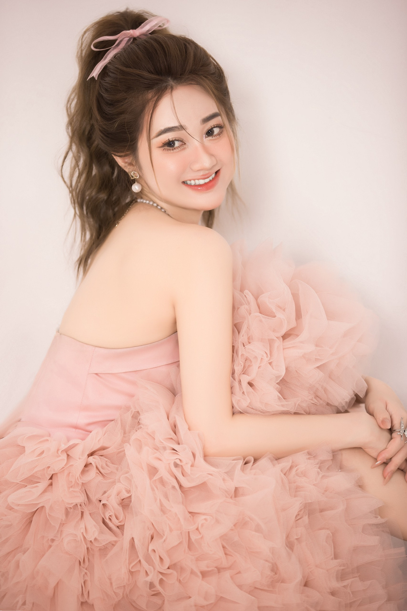 Với ý chí cầu tiến và mong muốn phát triển bản thân nhiều hơn trong tương lai, An Miu dần xây dựng thương hiệu cá nhân trên các nền tảng mạng xã hội. Với ý chí cầu tiến và mong muốn phát triển bản thân nhiều hơn trong tương lai, An Miu dần xây dựng thương hiệu cá nhân trên các nền tảng mạng xã hội.