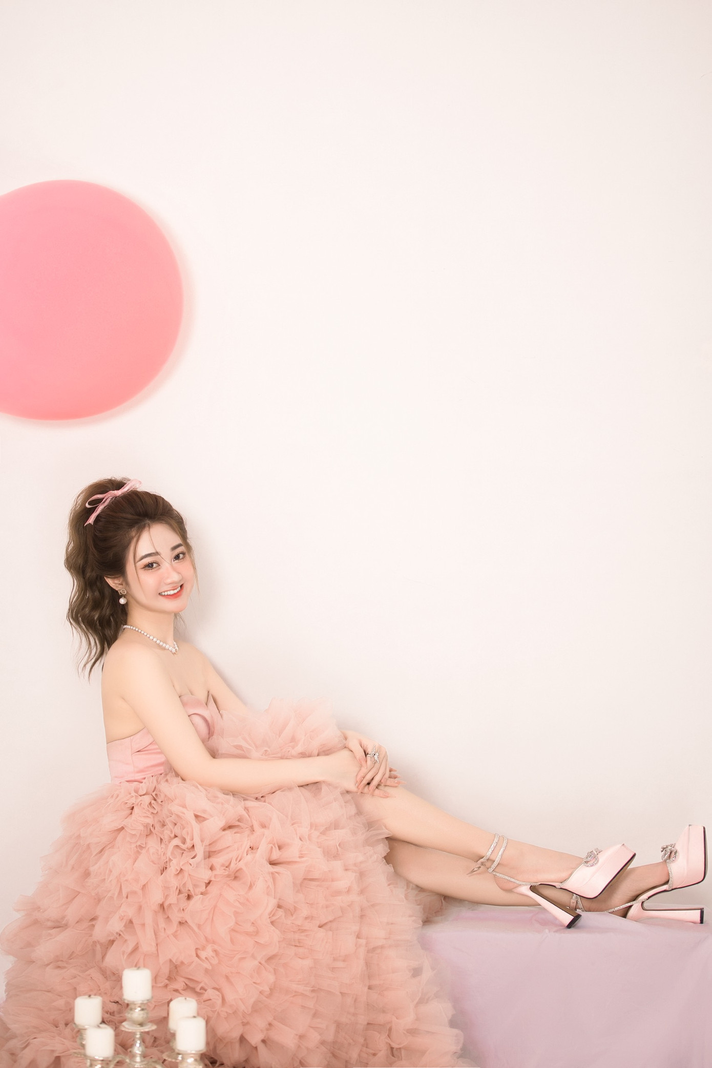 Sở hữu mức thu nhập đáng mơ ước, tuy nhiên ít ai biết rằng, An Miu lại có xuất thân trong một gia đình khó khăn tại Huế. Sở hữu mức thu nhập đáng mơ ước, tuy nhiên ít ai biết rằng, An Miu lại có xuất thân trong một gia đình khó khăn tại Huế.