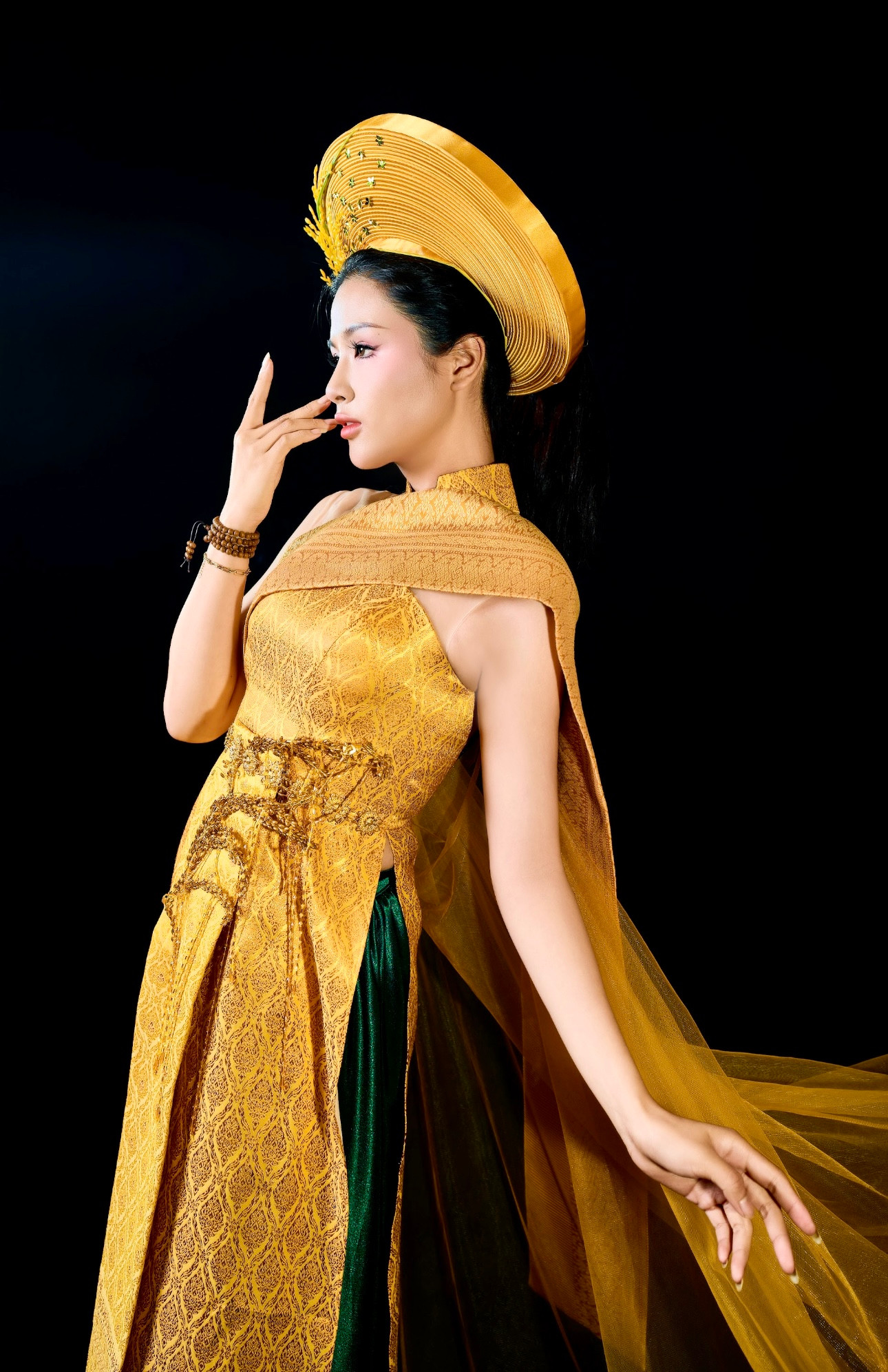 Vượt qua rào cản gia đình để theo đuổi đam mê, Hoài Thương từng bước chinh phục ước mơ của bản thân.