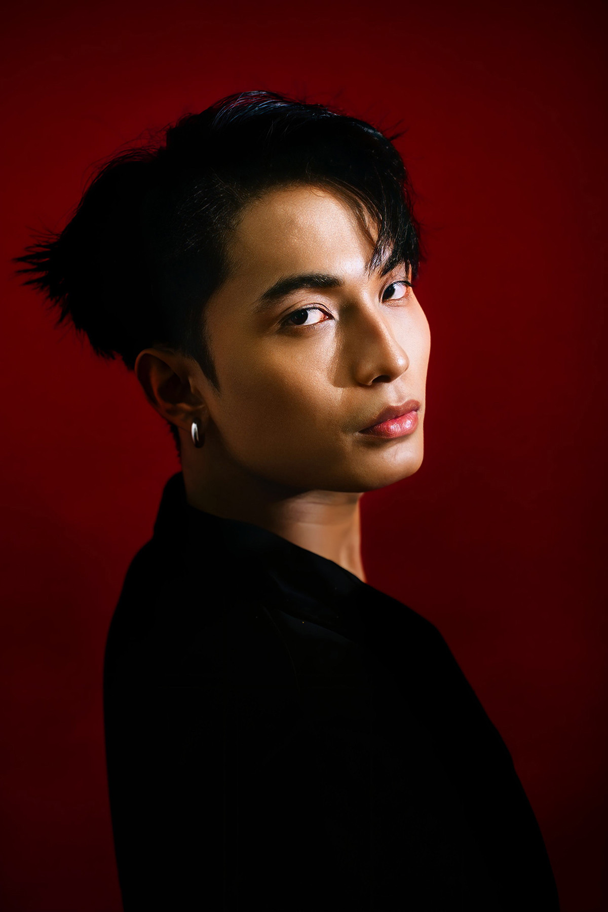 Nguyễn Hoài Phong tốt nghiệp trường Đại học Sân khấu - Điện ảnh TP.HCM.