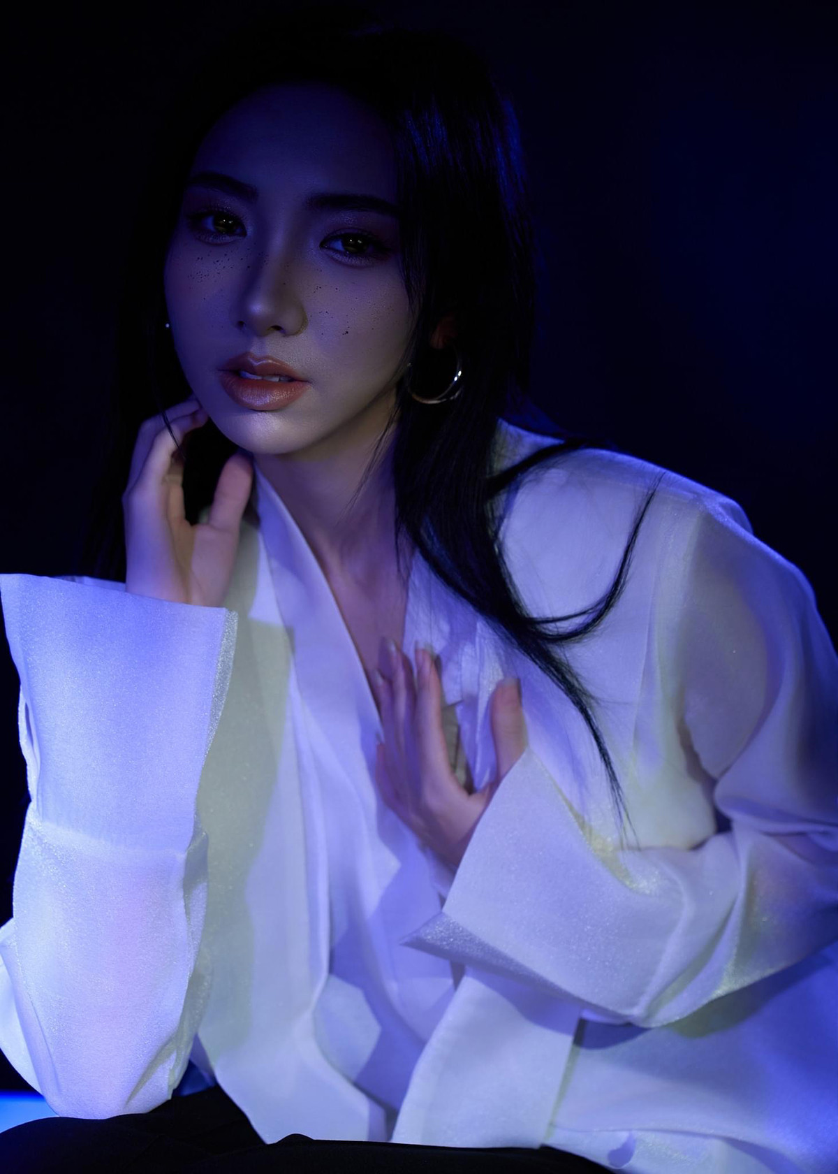 Để theo đuổi niềm đam mê, Bảo Ngọc đã phải vượt qua muôn vàn trở ngại cũng như mặc cảm của bản thân.