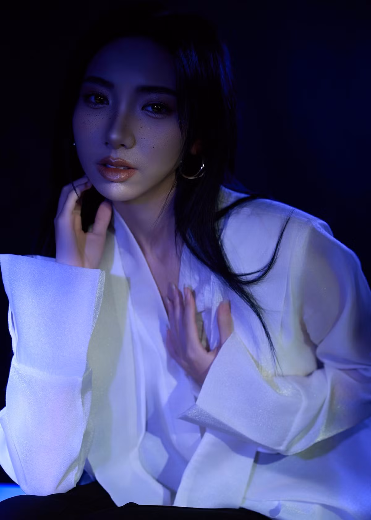 Để theo đuổi niềm đam mê, Bảo Ngọc đã phải vượt qua muôn vàn trở ngại cũng như mặc cảm của bản thân.