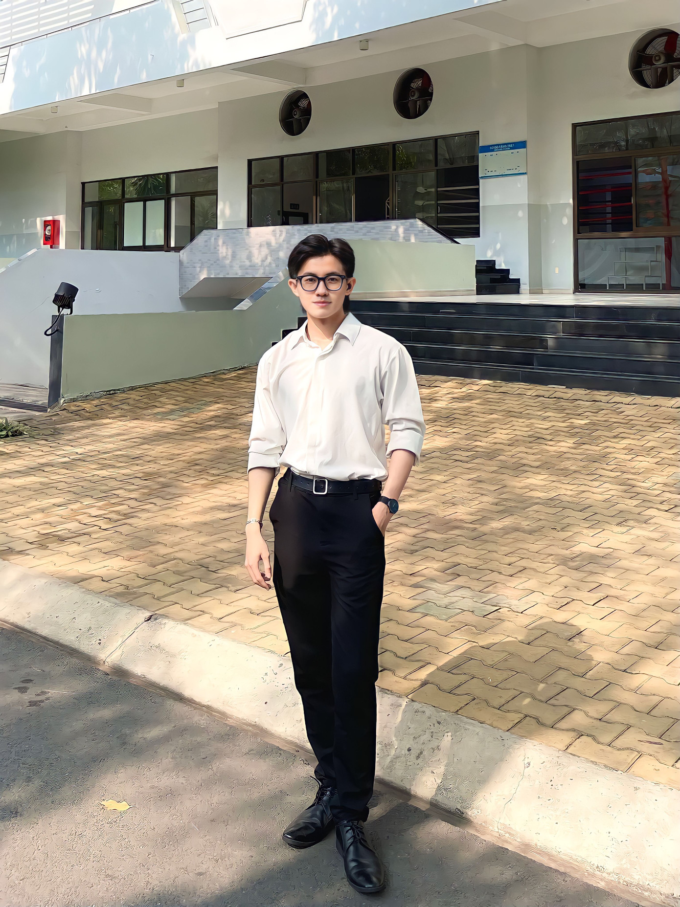 Bình Minh sinh ra và lớn lên tại thành phố Buôn Ma Thuột - Tỉnh Đắk Lắk. Bình Minh sinh ra và lớn lên tại thành phố Buôn Ma Thuột - Tỉnh Đắk Lắk.