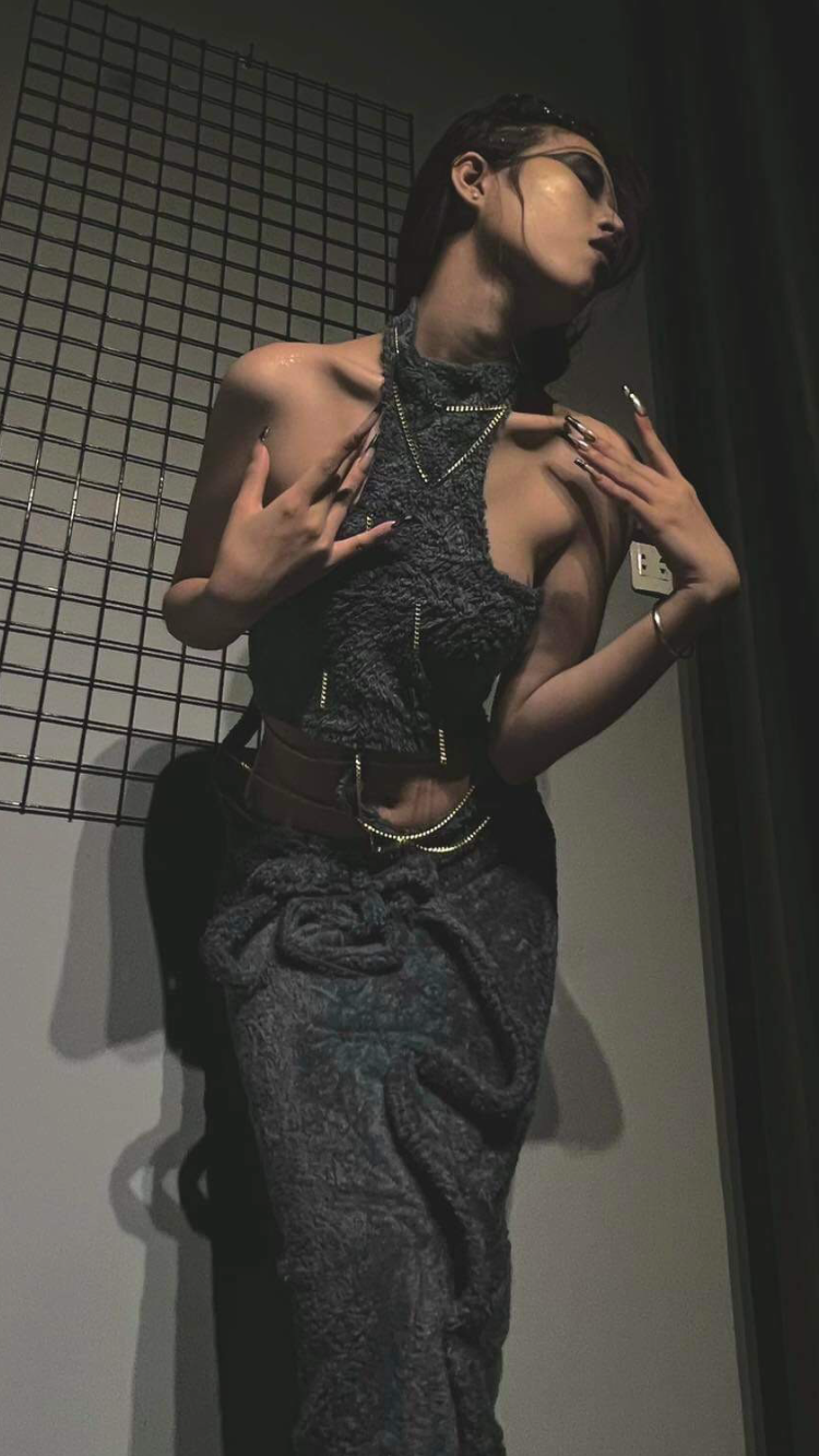 Tuyết Trinh cảm thấy may mắn và biết ơn vì có “những bông hoa” đã đồng hành trên suốt chặng hành trình cùng cô bạn.