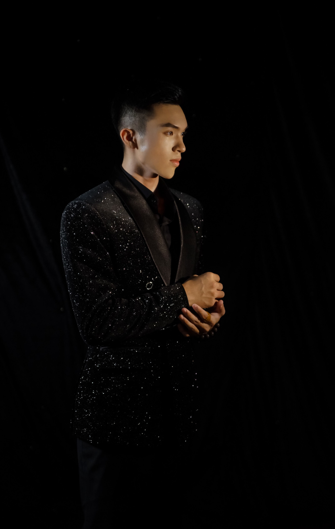 Tahi gây ấn tượng khi trở thành Nam vương Mister Earth VietNam 2023.