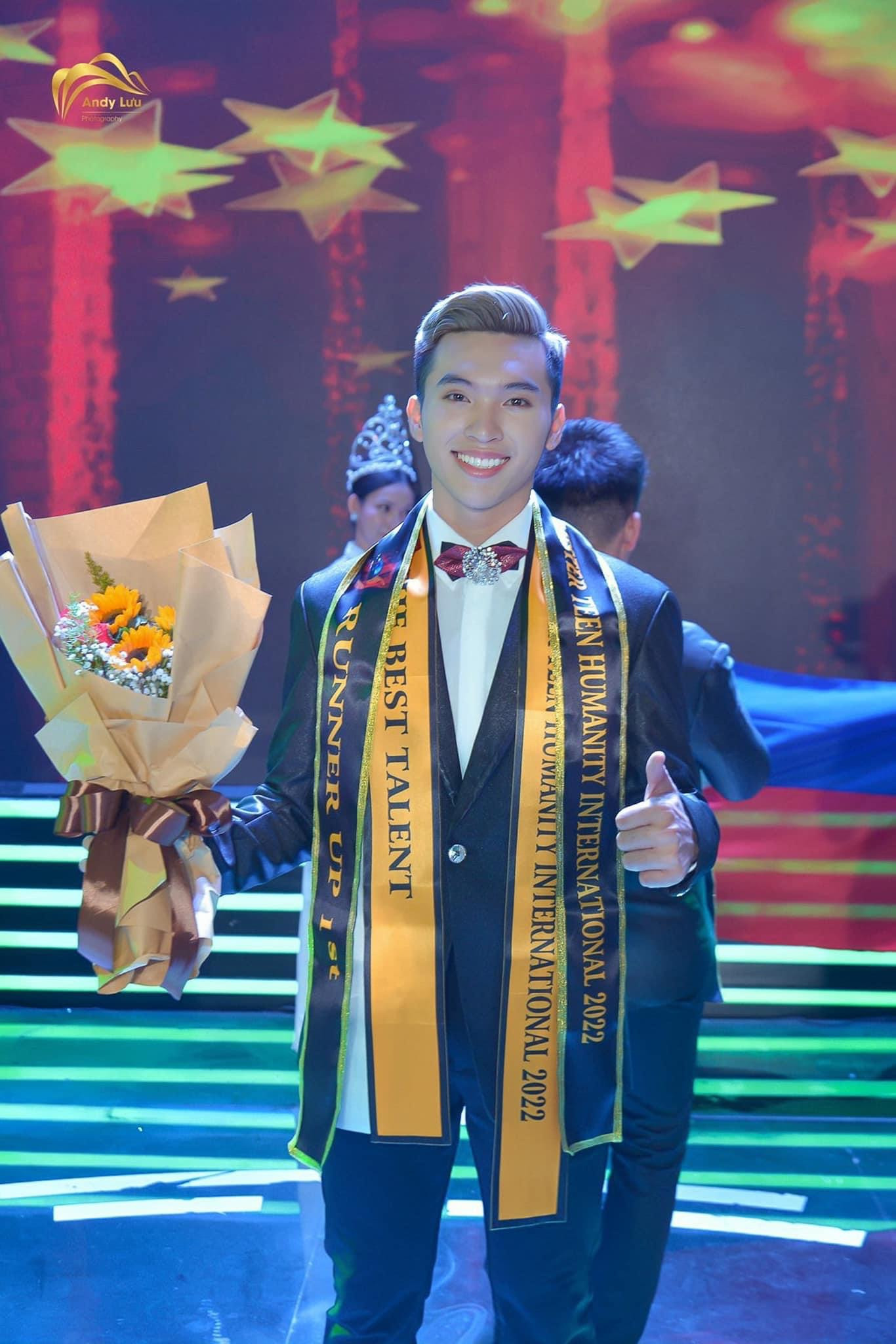 Mặc dù phát hiện và bộc lộ năng khiếu của bản thân ngay từ nhỏ, tuy nhiên Tahi gặp phải rất nhiều khó khăn khi lựa chọn theo đuổi con đường nghệ thuật.