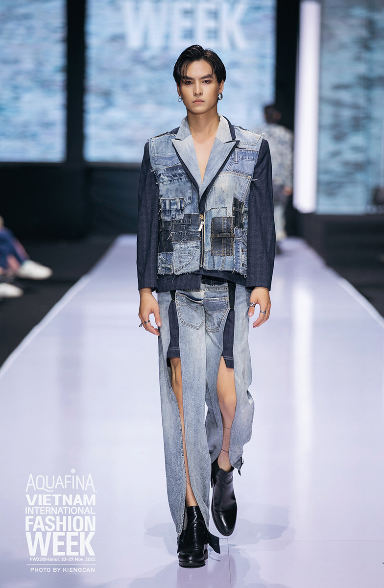 Xuân Thắng từng xuất hiện trên sàn diễn lớn và là người mẫu chụp hình cho nhiều thương hiệu thời trang khác nhau. Xuân Thắng từng xuất hiện trên sàn diễn lớn và là người mẫu chụp hình cho nhiều thương hiệu thời trang khác nhau.