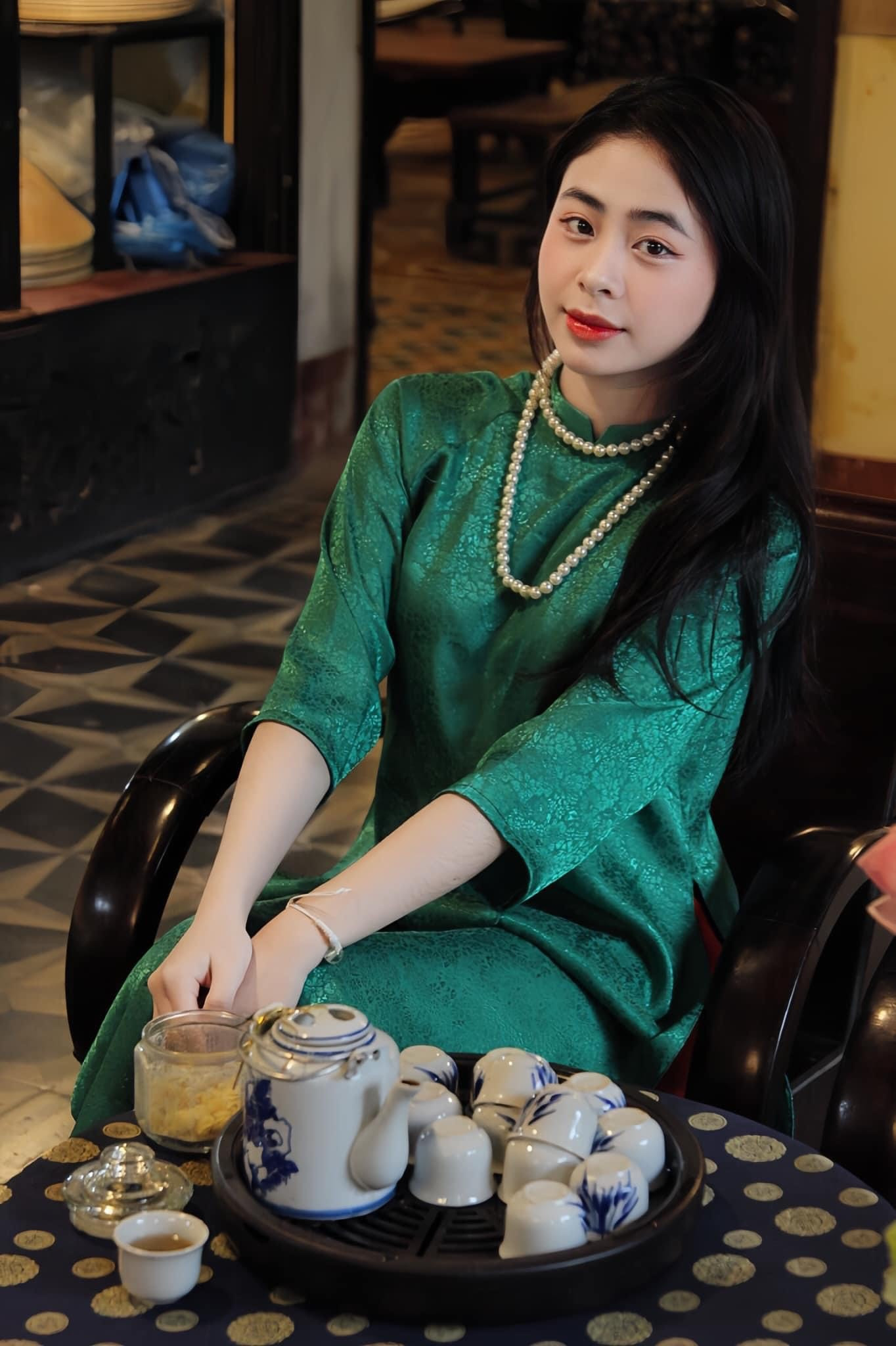 Từ một cô gái nội tâm, nhút nhát, sống an toàn và không dám đột phá, Hà Vy đã thay đổi bản thân qua một cuốn sách.