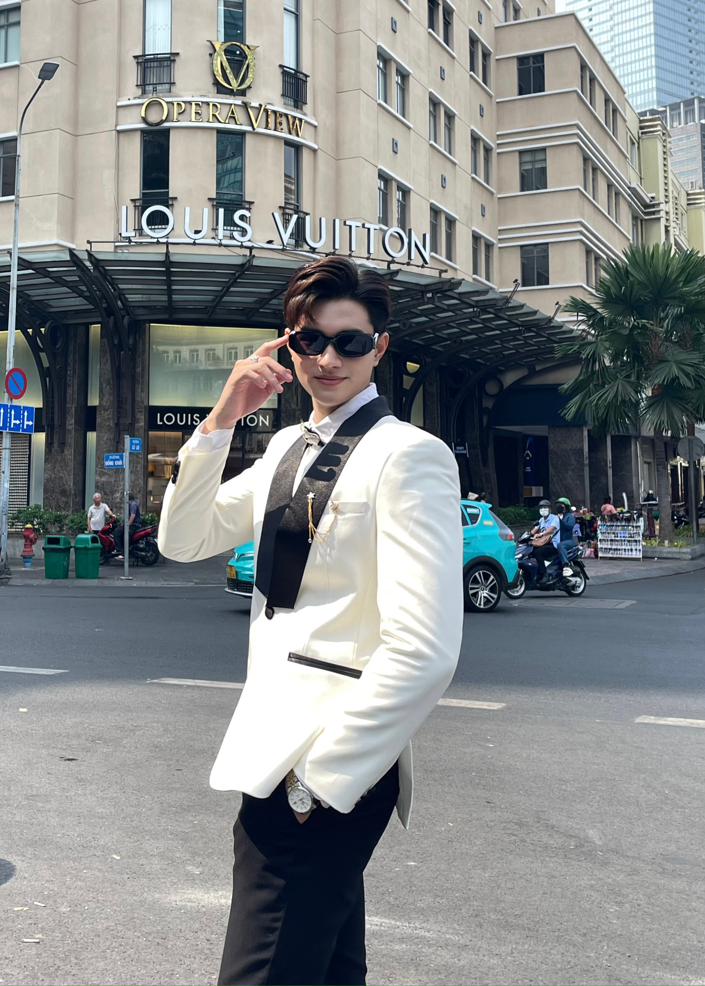 Hoàng Sơn luôn mong ước một ngày thành công và phát triển cuộc sống, nhằm giúp ích cho bản thân, gia đình và xã hội.