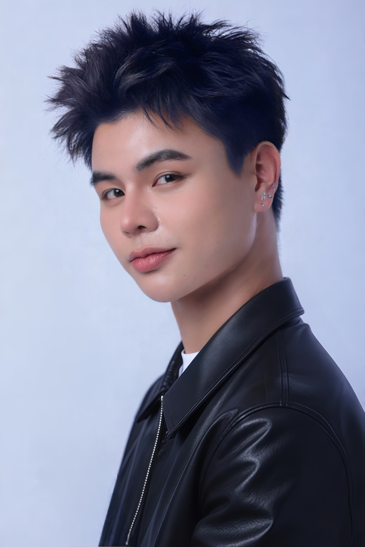 Ricmin Hoang (sinh năm 2000) đang là một người mẫu trẻ tại Việt Nam. Ricmin Hoang (sinh năm 2000) đang là một người mẫu trẻ tại Việt Nam.