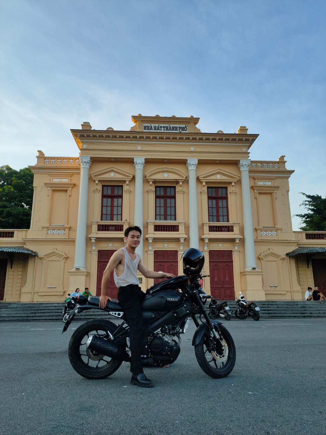 Đình Chung có niềm đam mê mãnh liệt với motor và thời trang.