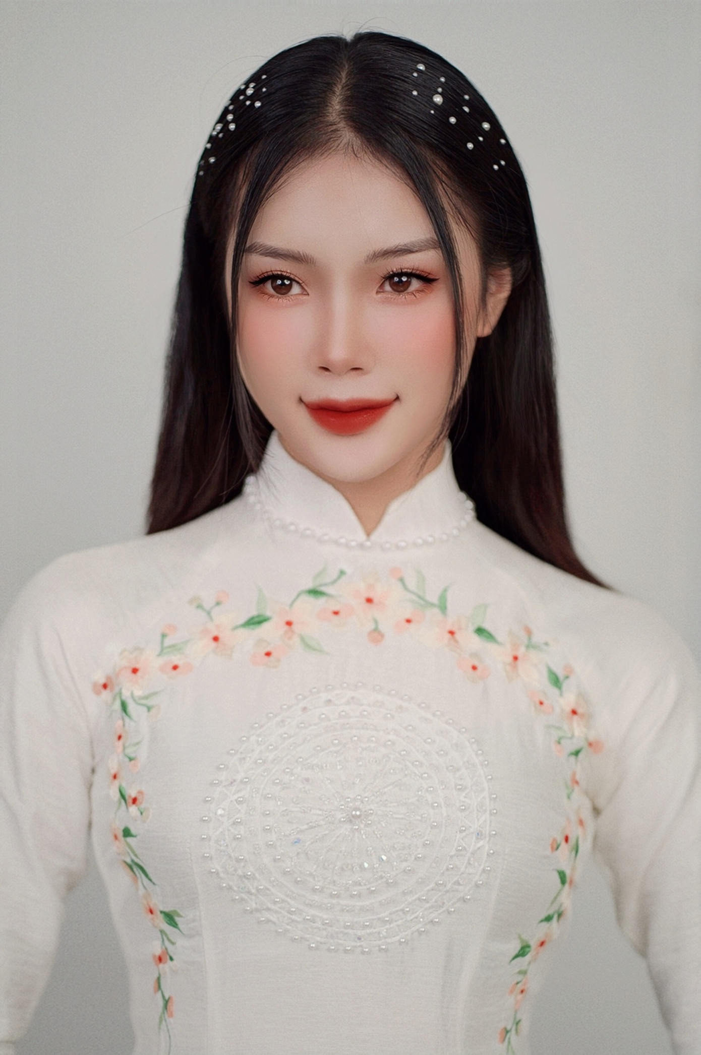 Phạm Thị Thuỳ Linh (sinh năm 2005) hiện đang sinh sống và học tập tại Hải Dương.