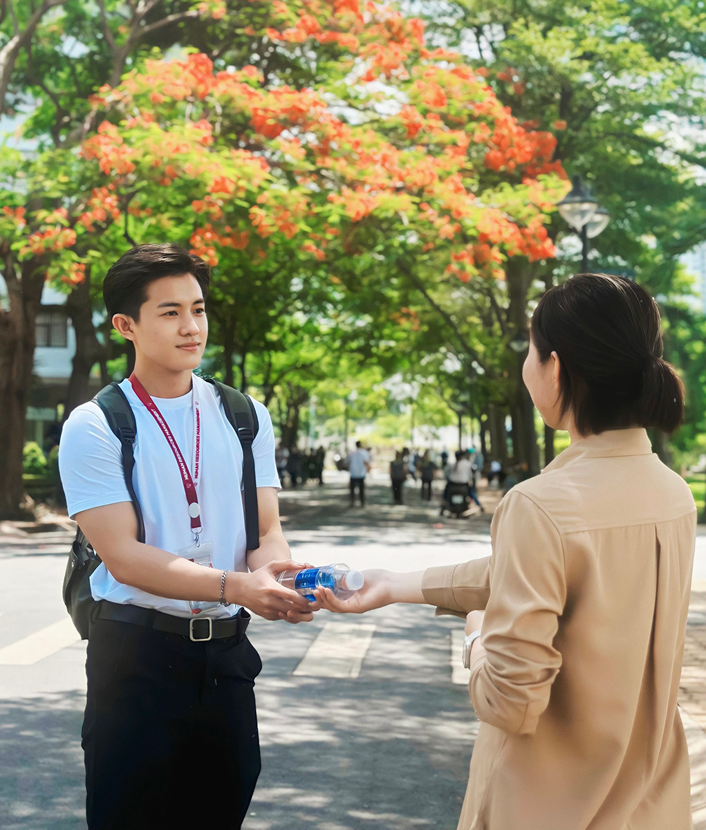 Bình Minh luôn hăng hái tham gia vào các chương trình và chiến dịch tình nguyện, với mong muốn được sẻ chia niềm vui và chia sớt gánh nặng với những người gặp khó khăn. Bình Minh luôn hăng hái tham gia vào các chương trình và chiến dịch tình nguyện, với mong muốn được sẻ chia niềm vui và chia sớt gánh nặng với những người gặp khó khăn.