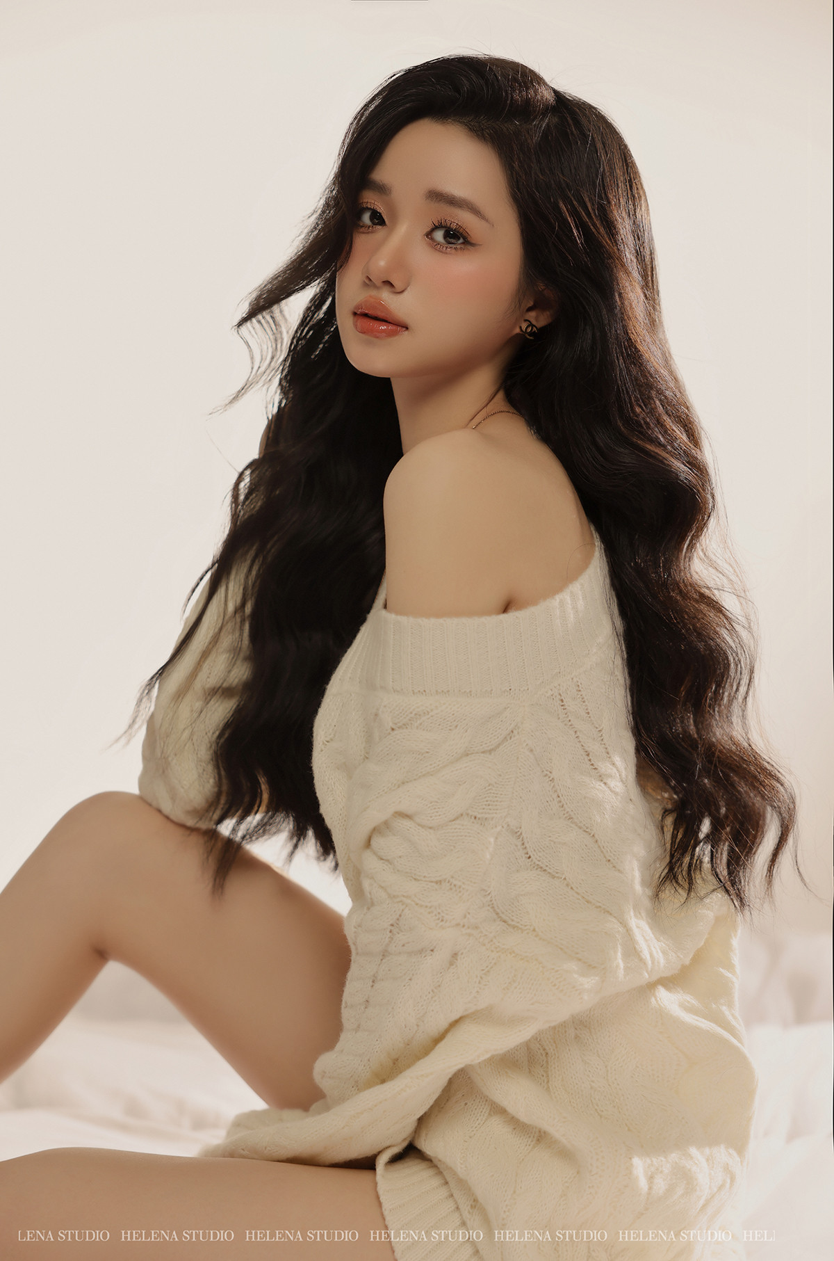 Ngay từ khi còn là một cô học sinh Trung học, Hà Chi đã luôn mơ ước được trở thành một diễn viên chuyên nghiệp.