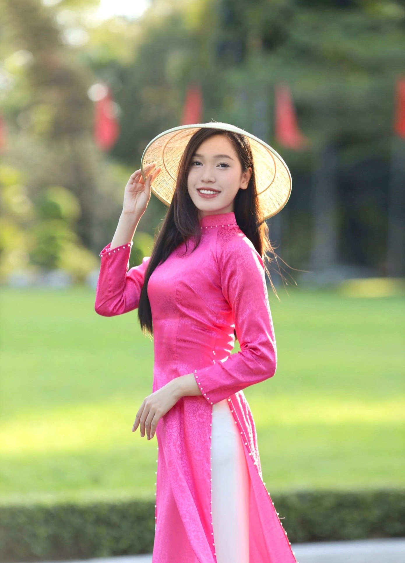 Hiện tại song song với công việc học, Kim Loan còn là nữ vận động viên của Đội tuyển Quyền Taekwondo Việt Nam, đại diện cho màu cờ sắc áo tham gia chinh chiến ở nhiều cuộc thi đấu trong và ngoài nước.