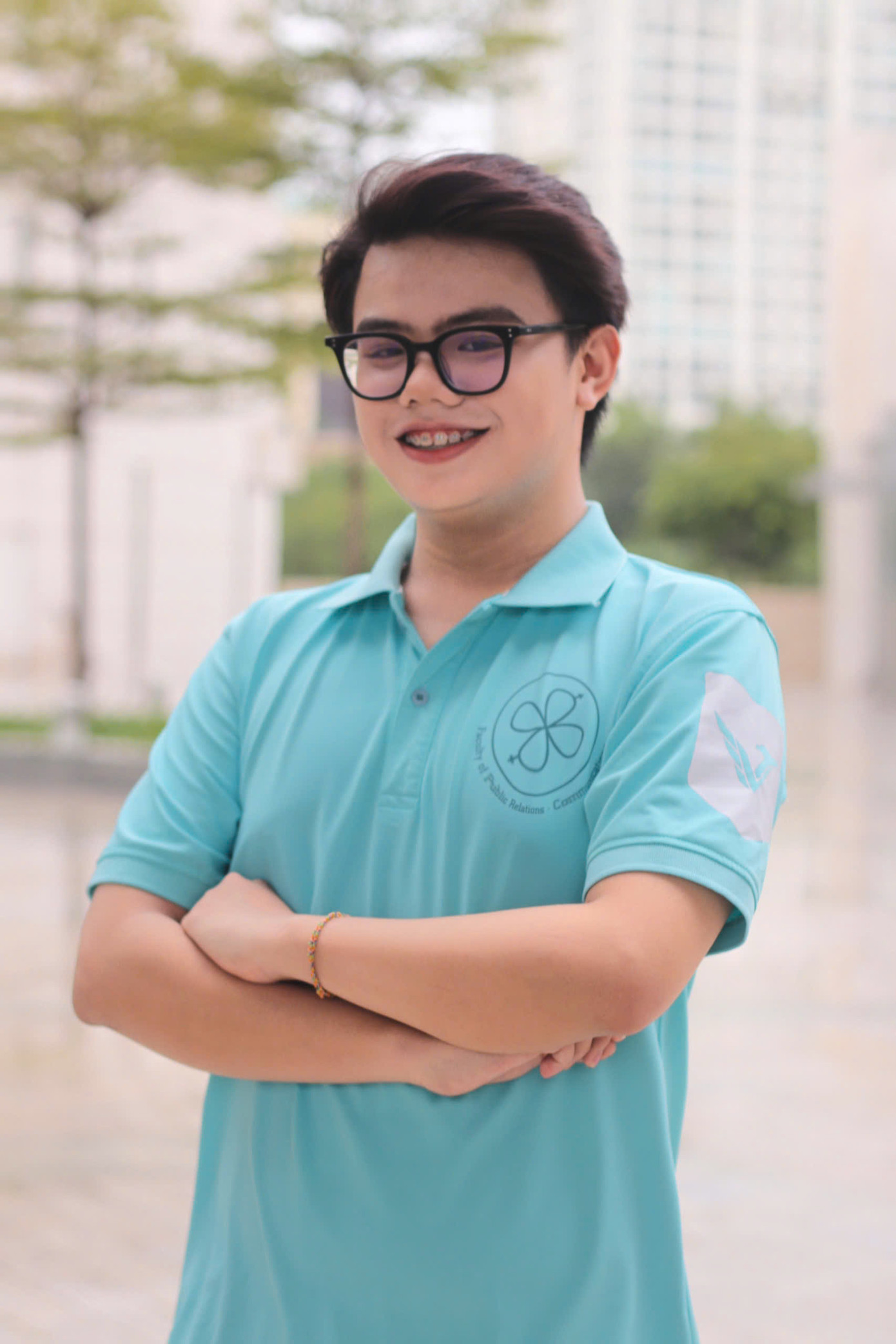 Mặc dù không theo học chuyên ngành công nghệ, Anh Tuấn vẫn dành phần lớn thời gian để tự học, thực hành và thử nghiệm các ứng dụng AI. Mặc dù không theo học chuyên ngành công nghệ, Anh Tuấn vẫn dành phần lớn thời gian để tự học, thực hành và thử nghiệm các ứng dụng AI.