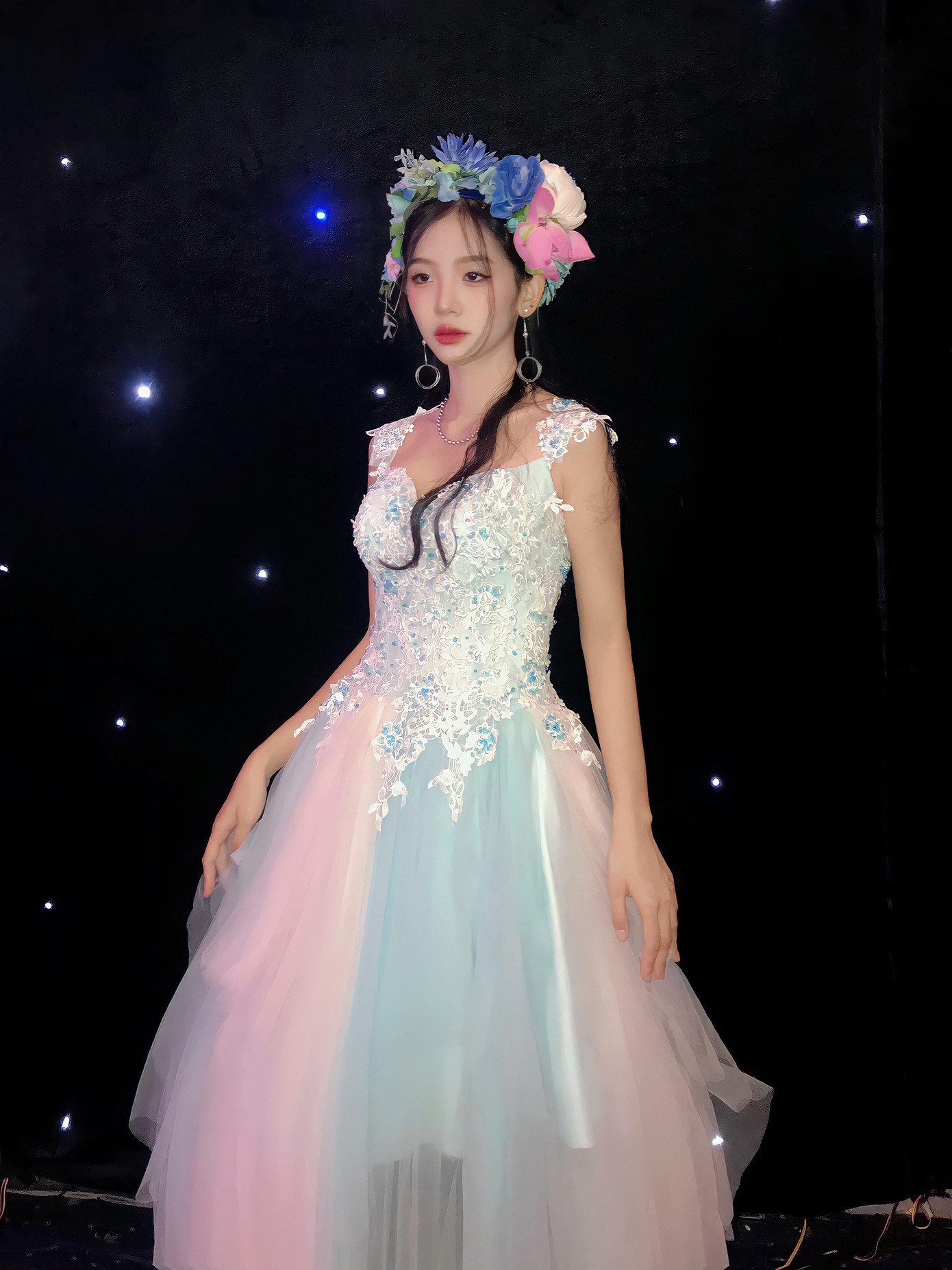 Bên cạnh ước mơ trở thành luật sư, Kim Ngân còn có niềm đam mê lớn dành cho nghệ thuật. Bên cạnh ước mơ trở thành luật sư, Kim Ngân còn có niềm đam mê lớn dành cho nghệ thuật.