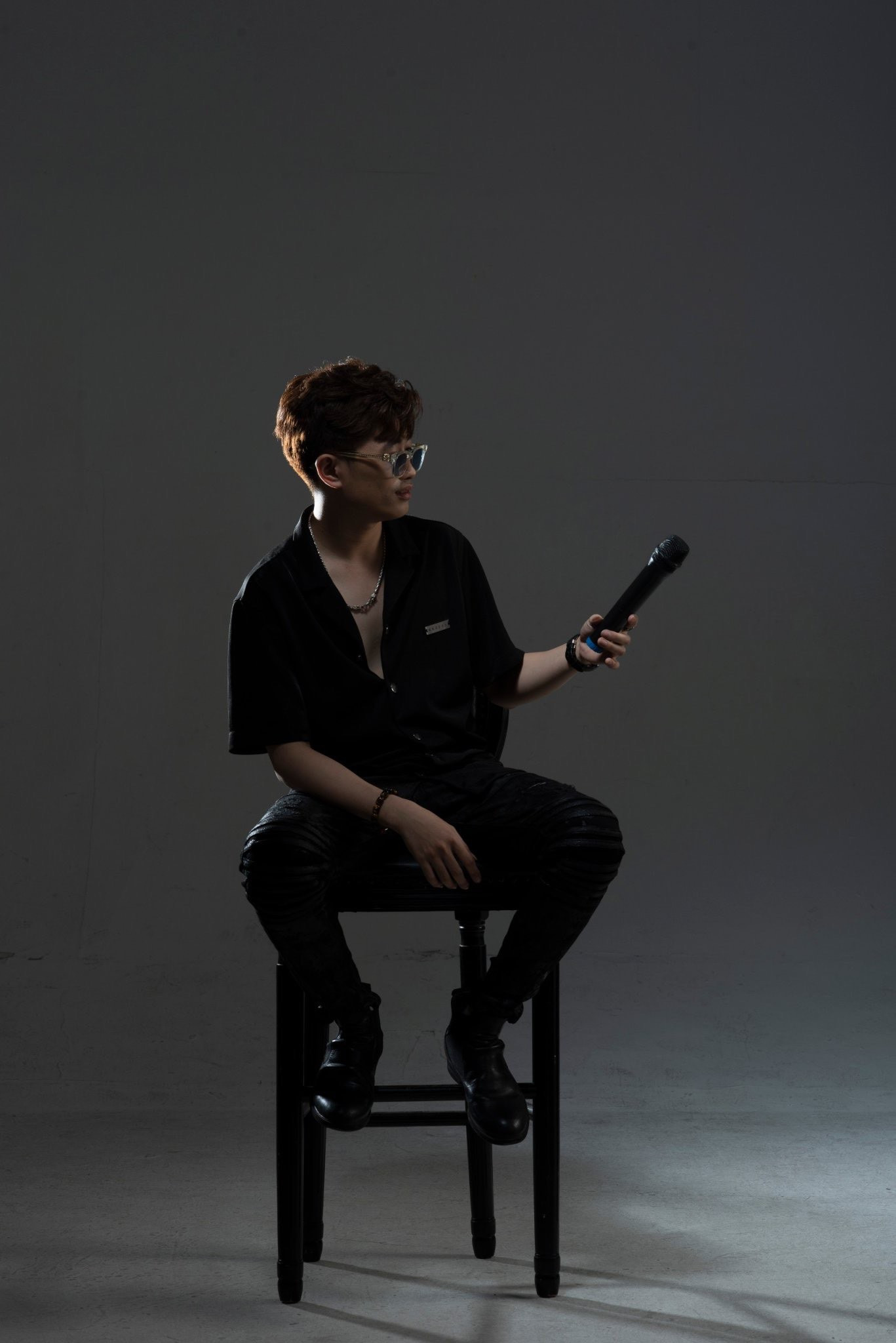 Là một người Dược sĩ, Trung Kiên không chỉ đơn giản muốn chữa bệnh bằng những phương thuốc, mà cậu bạn còn mong muốn dùng âm nhạc chữa lành những "tâm bệnh" bên trong mỗi con người.