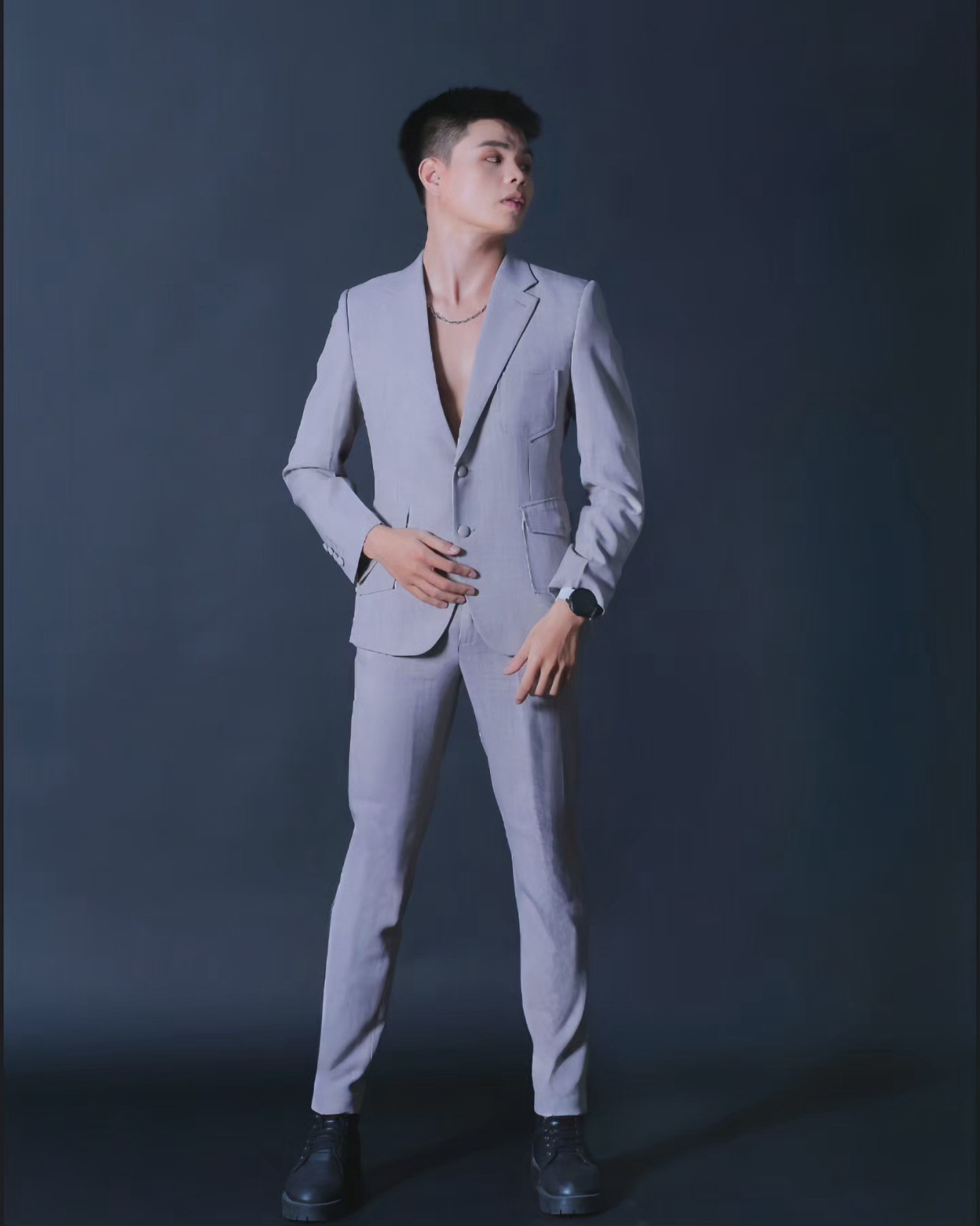 Ước mơ nghệ thuật của Ricmin Hoàng được xây dựng, ấp ủ ngay từ những năm học Trung học cơ sở. Ước mơ nghệ thuật của Ricmin Hoàng được xây dựng, ấp ủ ngay từ những năm học Trung học cơ sở.