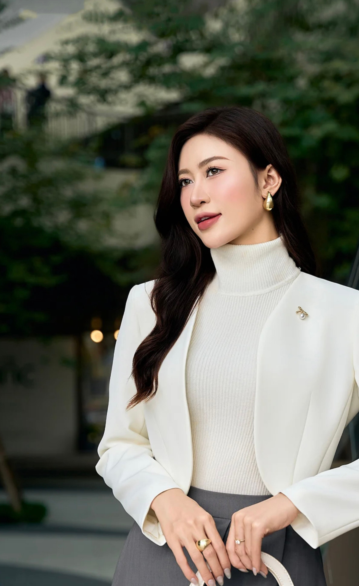 Từ một sinh viên Học viện Ngân hàng, Thuý Phượng đã trở thành một người mẫu ảnh và host livestream được nhiều người biết đến.