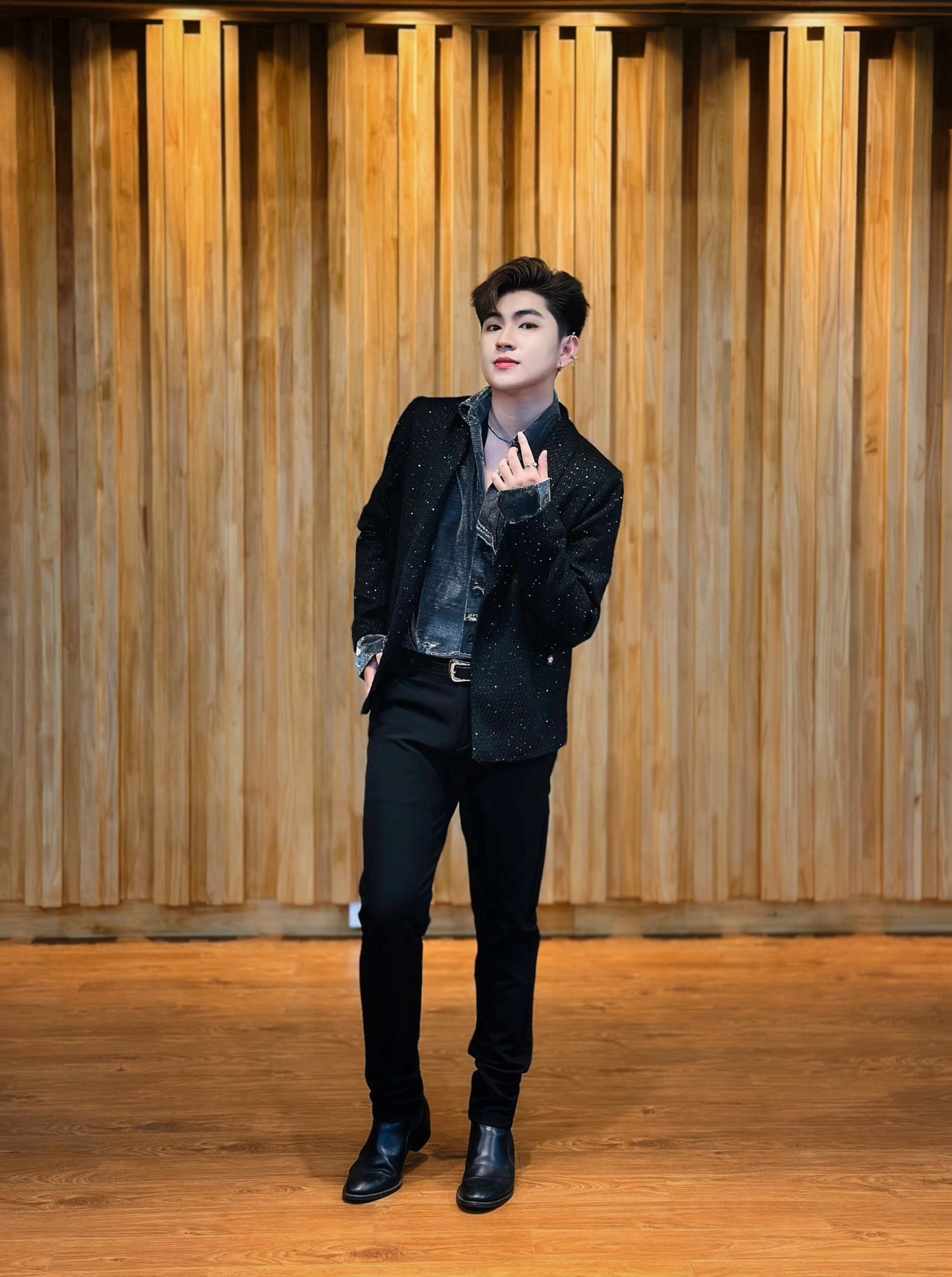 Quốc Tuấn luôn cảm thấy biết ơn khi có sự ủng hộ và đồng hành của người cha.