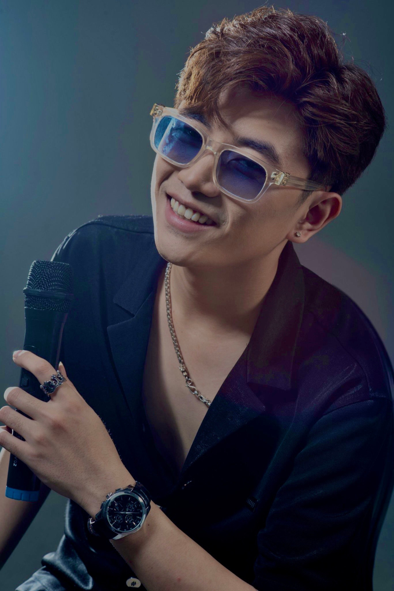 Nguyễn Trung Kiên hiện đang được biết đến là một dược sĩ, ca sĩ tự do.