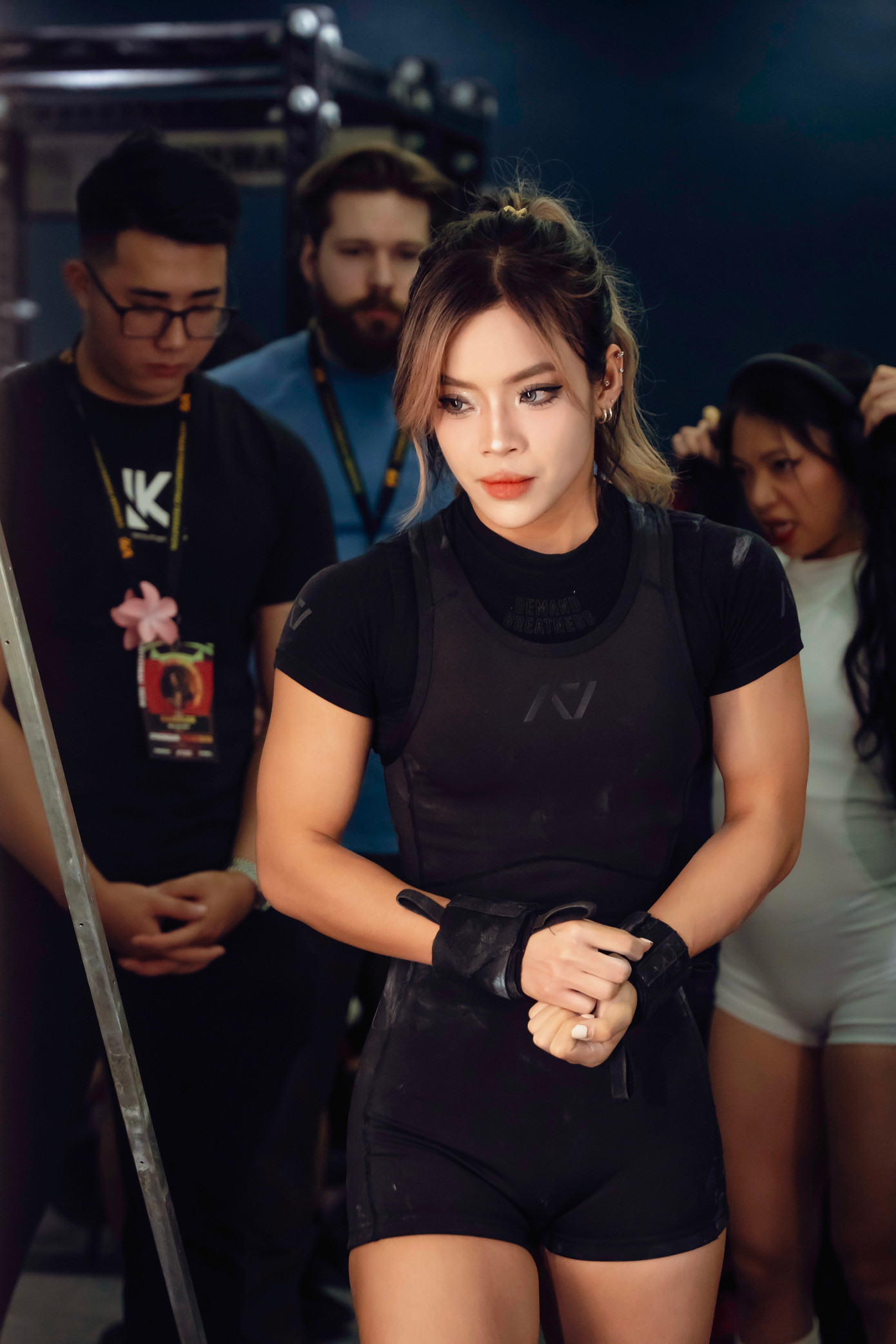 Xuất phát từ một cô gái từng tự ti về ngoại hình, Hạnh đã vượt qua nhiều khó khăn để trở thành một huấn luyện viên thể hình chuyên nghiệp. Xuất phát từ một cô gái từng tự ti về ngoại hình, Hạnh đã vượt qua nhiều khó khăn để trở thành một huấn luyện viên thể hình chuyên nghiệp.