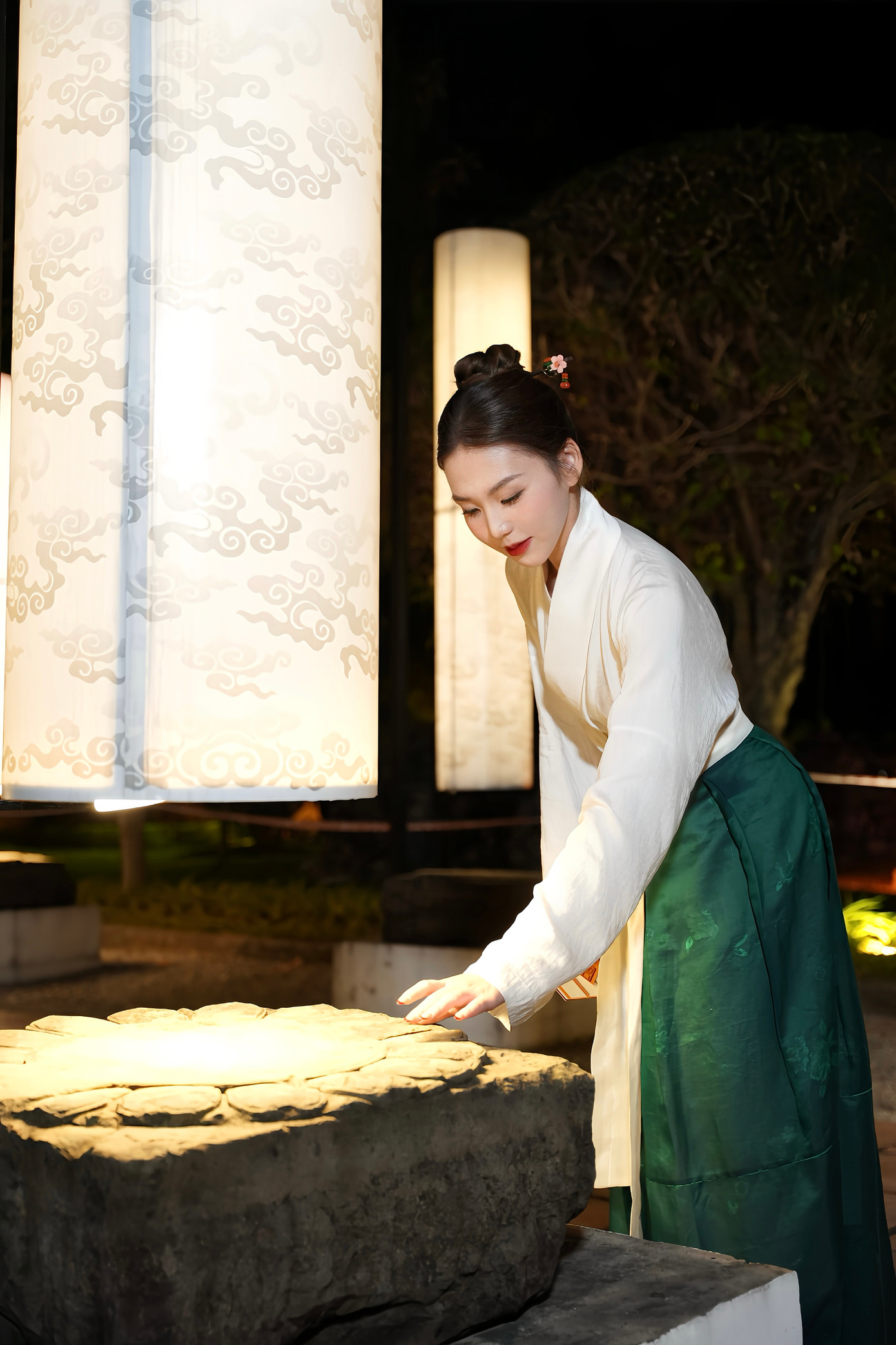 Năm 2024 đánh dấu một bước ngoặt quan trọng trong cuộc đời của Nghi Phượng khi cô quyết định tham gia một cuộc thi sắc đẹp.