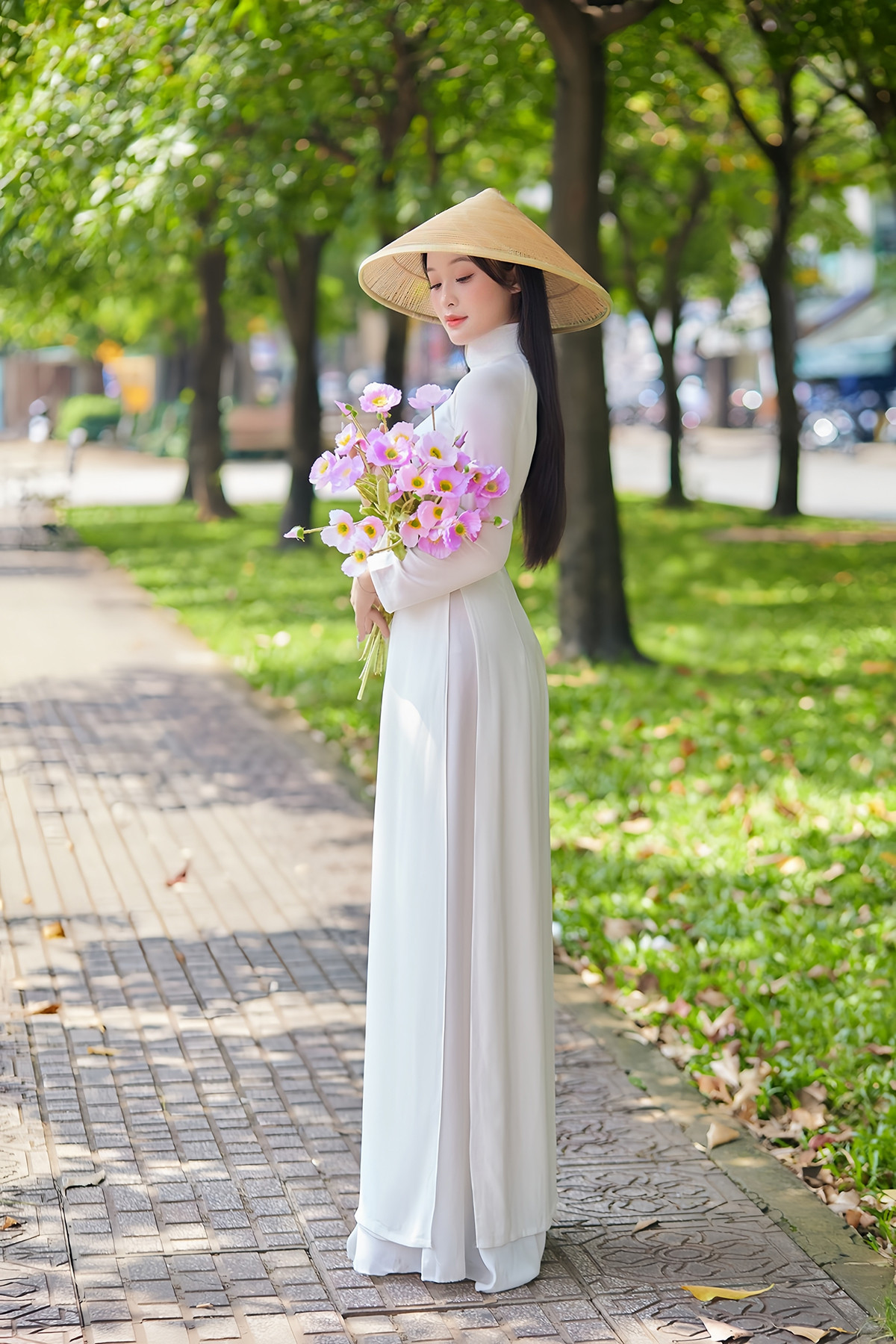 Bên cạnh công việc học, Uyển Thư còn là người mẫu ảnh tự do.