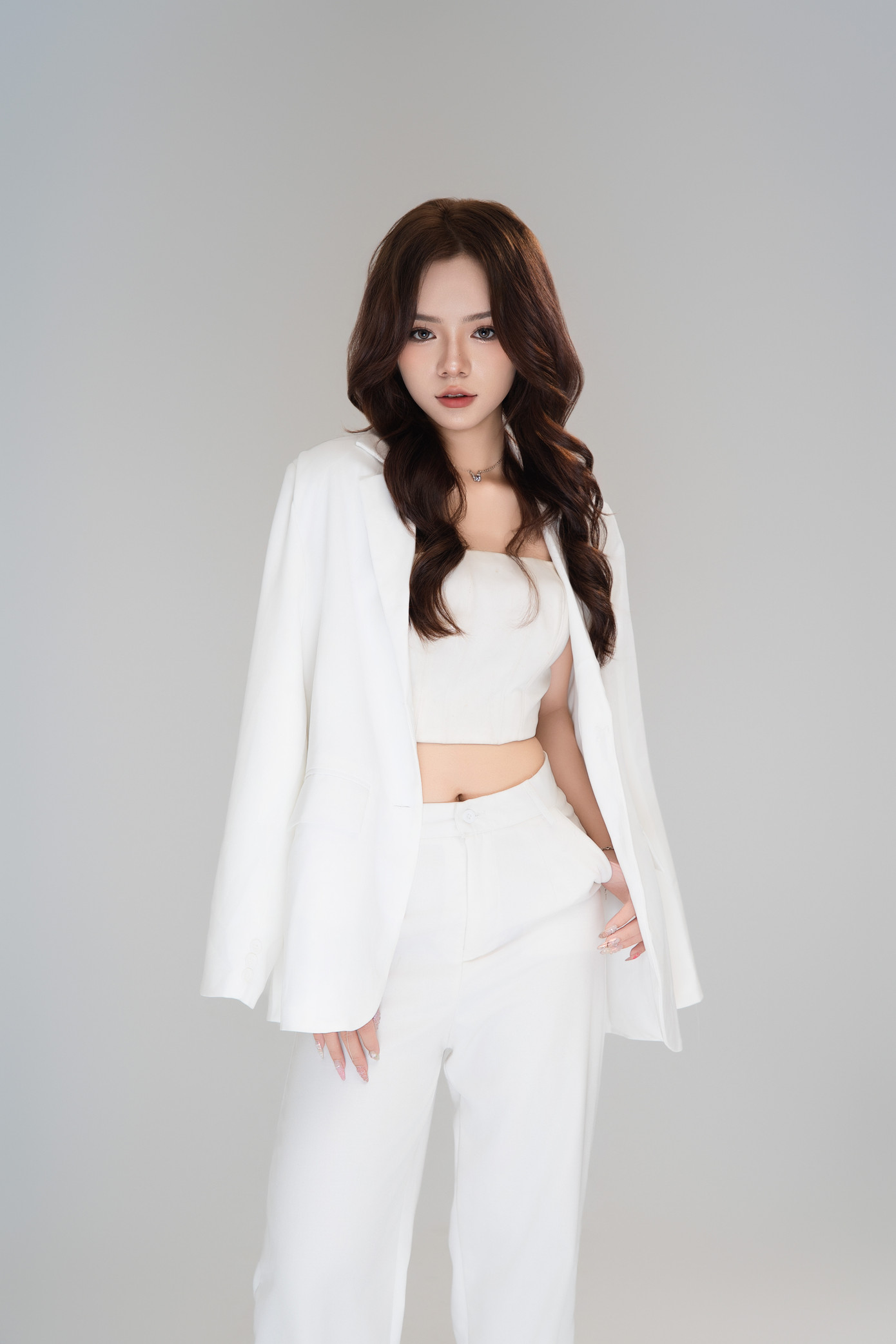 Hành trình bắt đầu từ một cơ duyên tình cờ, đã đánh dấu bước chuyển mình đầy thú vị của Hà Giang đến thế giới thời trang đầy sắc màu. Hành trình bắt đầu từ một cơ duyên tình cờ, đã đánh dấu bước chuyển mình đầy thú vị của Hà Giang đến thế giới thời trang đầy sắc màu.