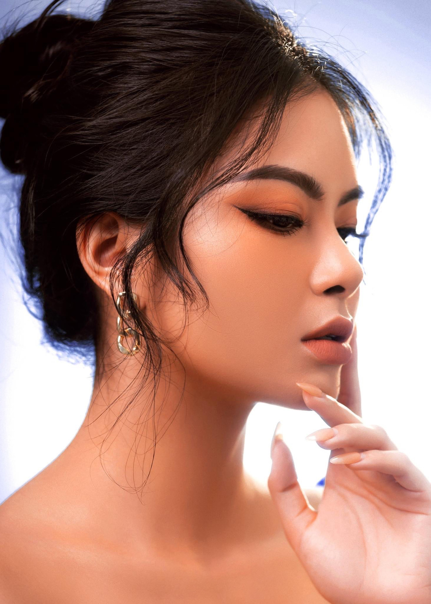 Từ một cô gái nhút nhát, có phần tự ti, Hồng Hà đã bứt phá đến với các cuộc thi nhan sắc, chiến thắng bản thân. Từ một cô gái nhút nhát, có phần tự ti, Hồng Hà đã bứt phá đến với các cuộc thi nhan sắc, chiến thắng bản thân.